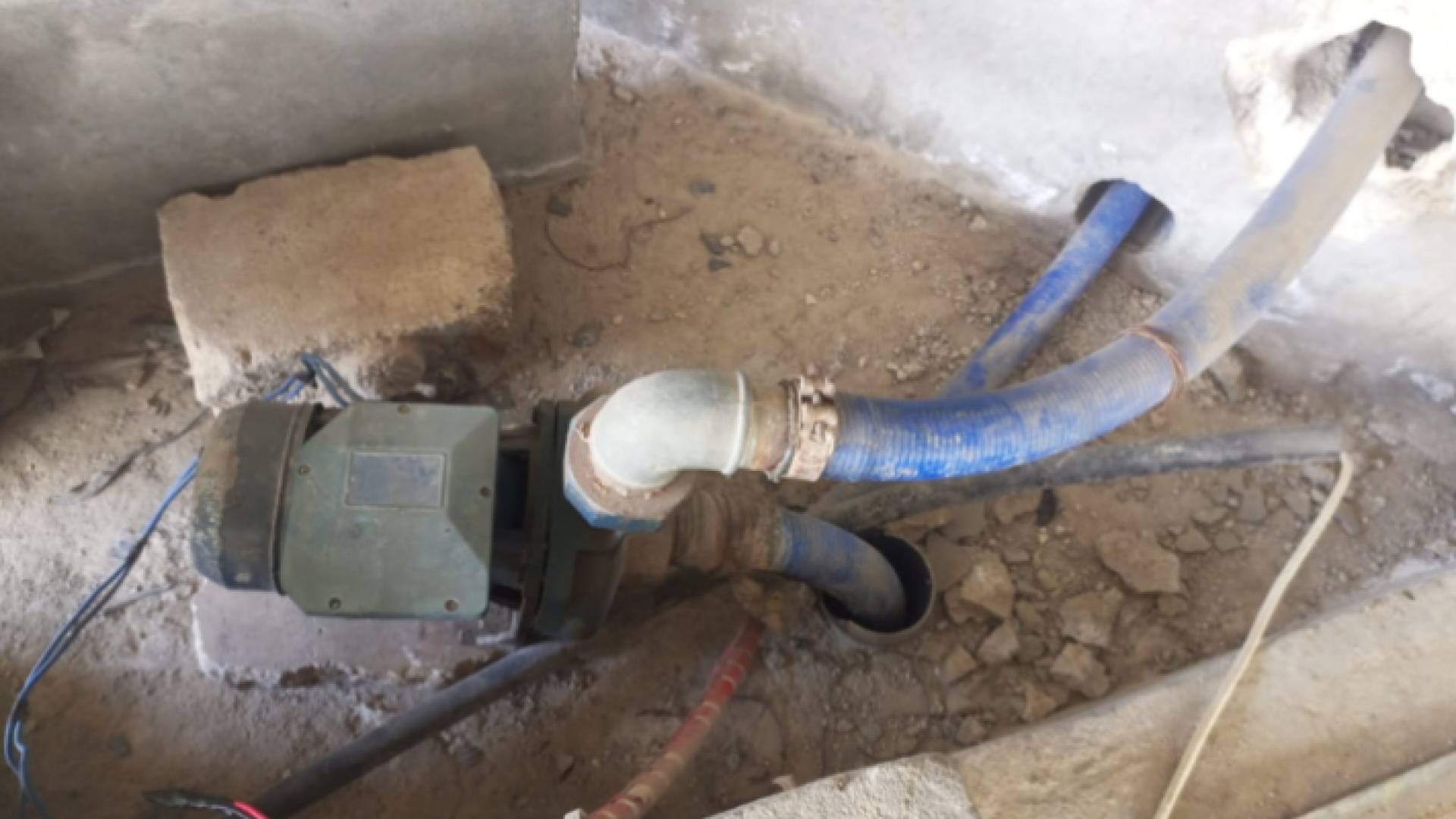 اعتداء على خط مياه