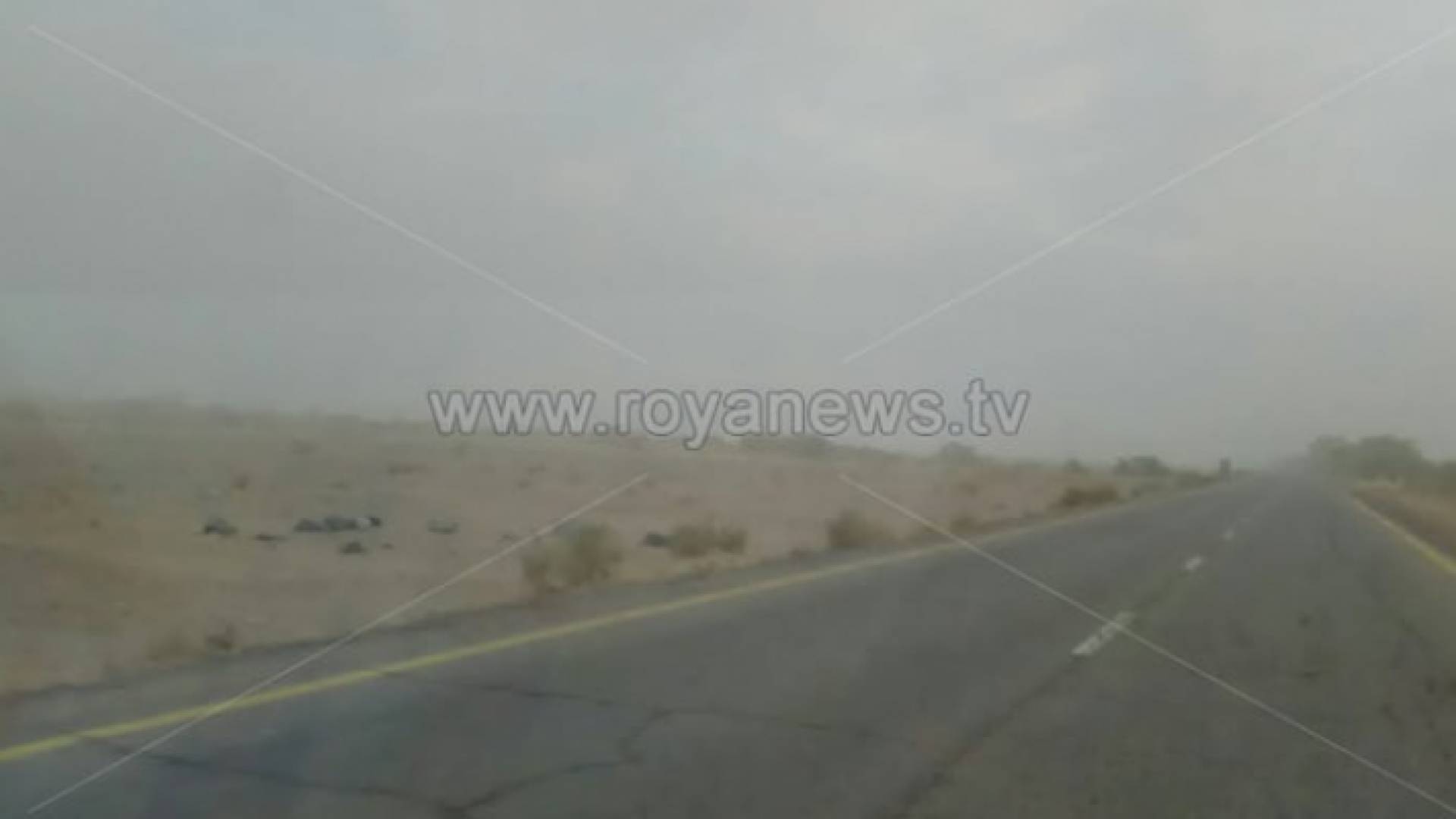 غبار على الطريق الصحراوي