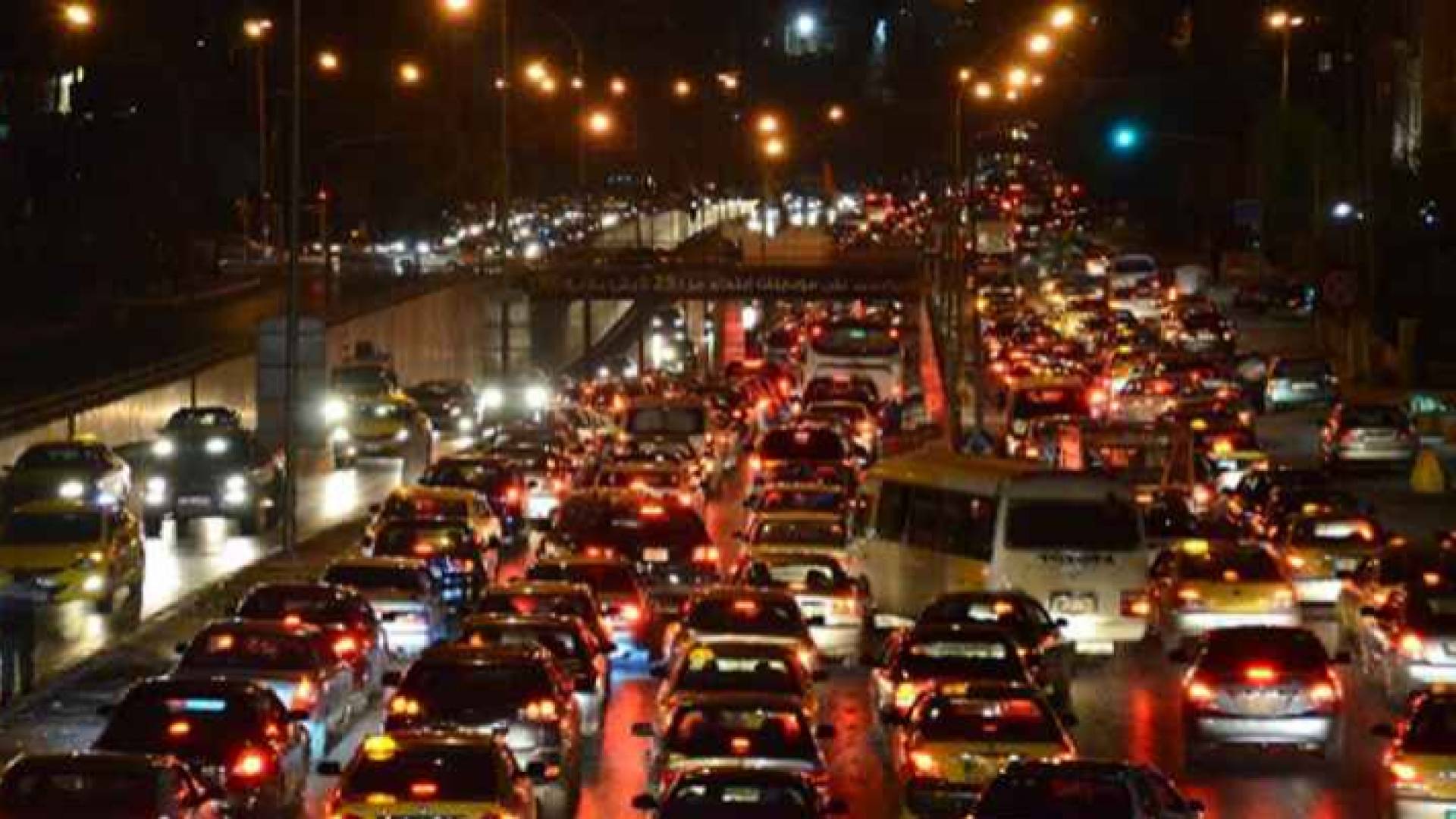 صورة أرشيفية من الازدحامات المرورية في العاصمة عمان