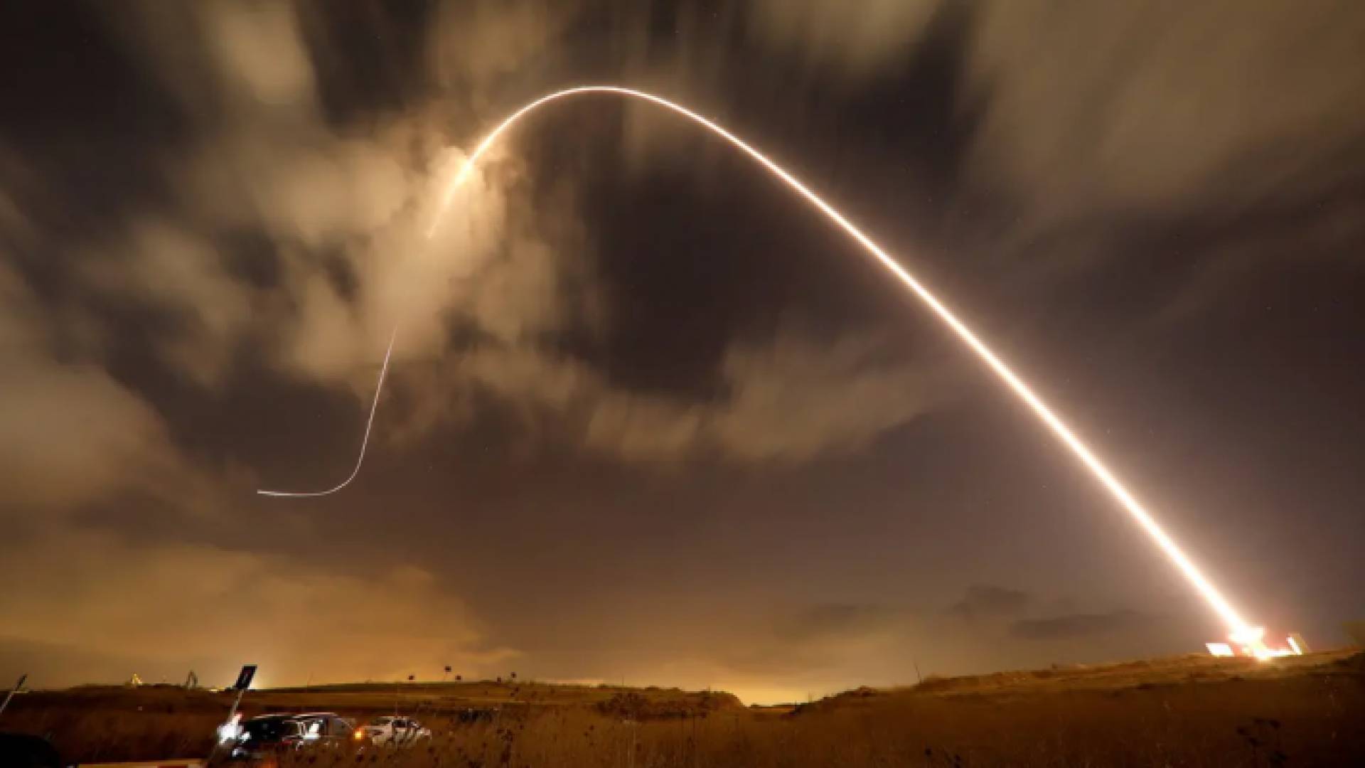 إطلاق صاروخ