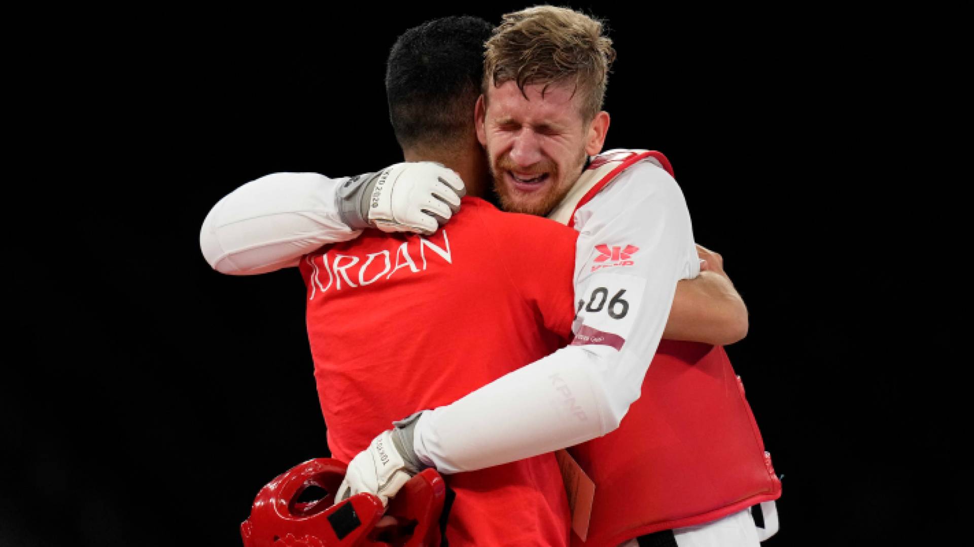 البطل الأولمبي صالح الشرباتي والمدرب فارس العساف