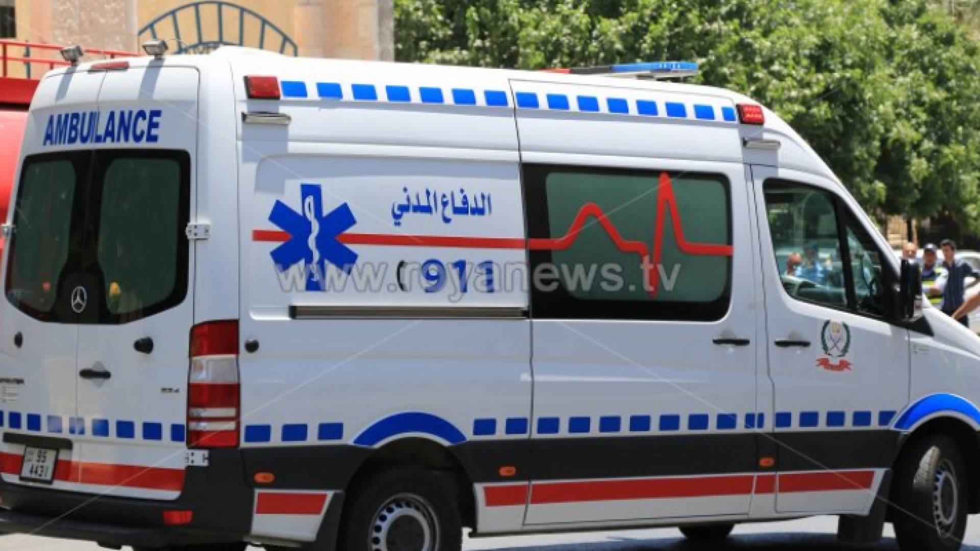 مركبة تابعة للدفاع المدني