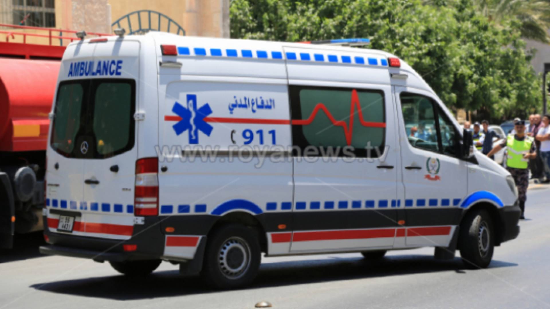 مركبة تابعة للدفاع المدني