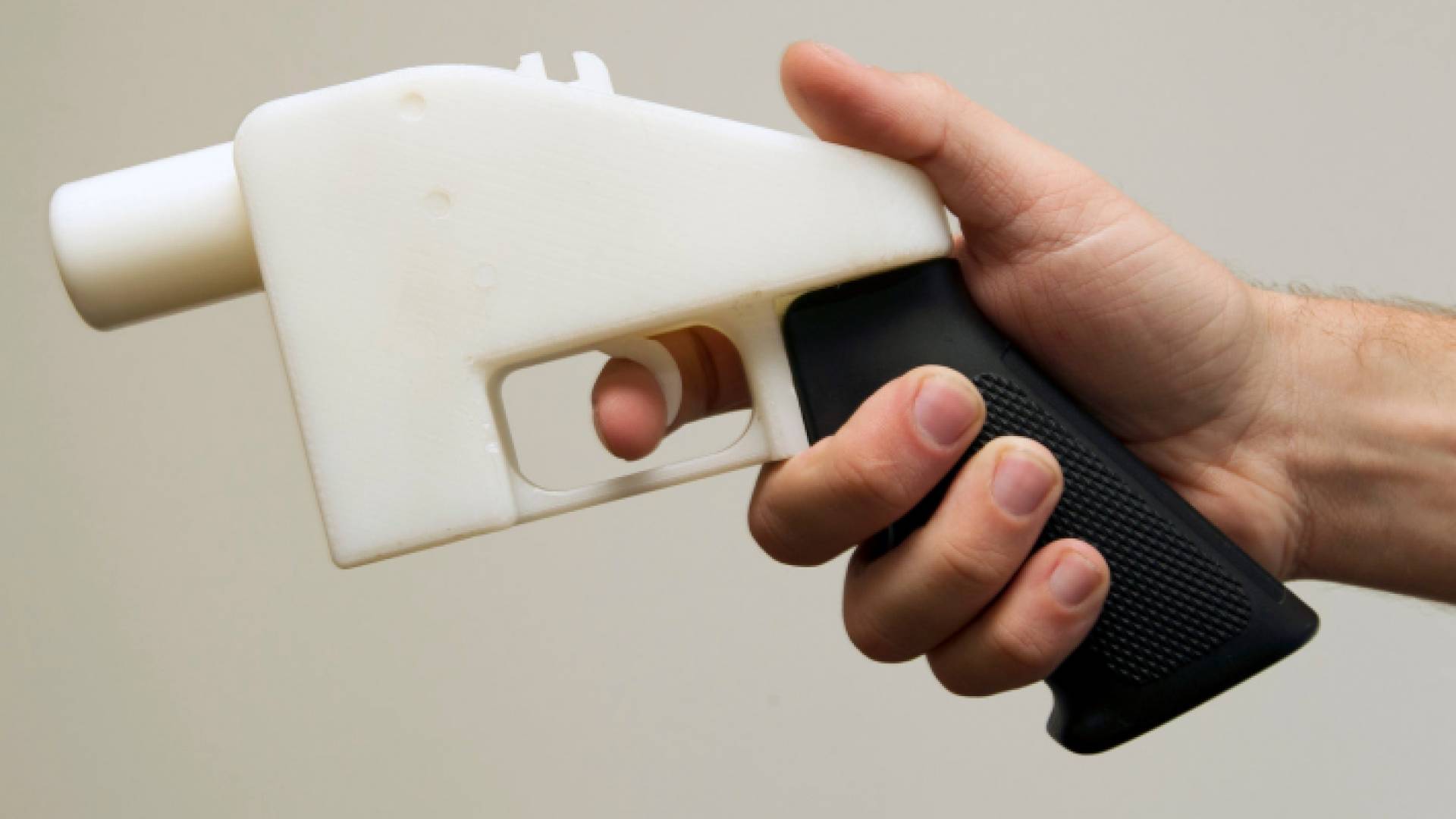 مسدس بلاستيكي - تعبيرية