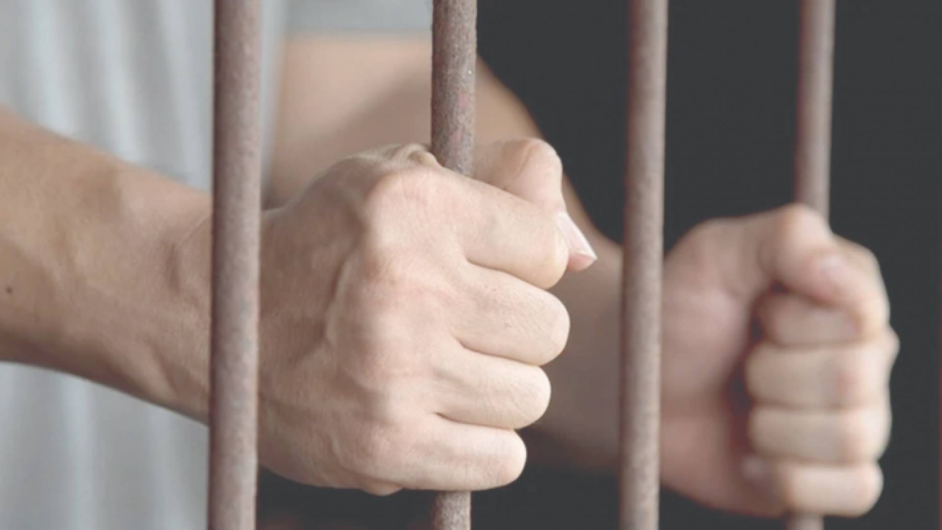 صورة تعبيرية لشخص داخل الحبس