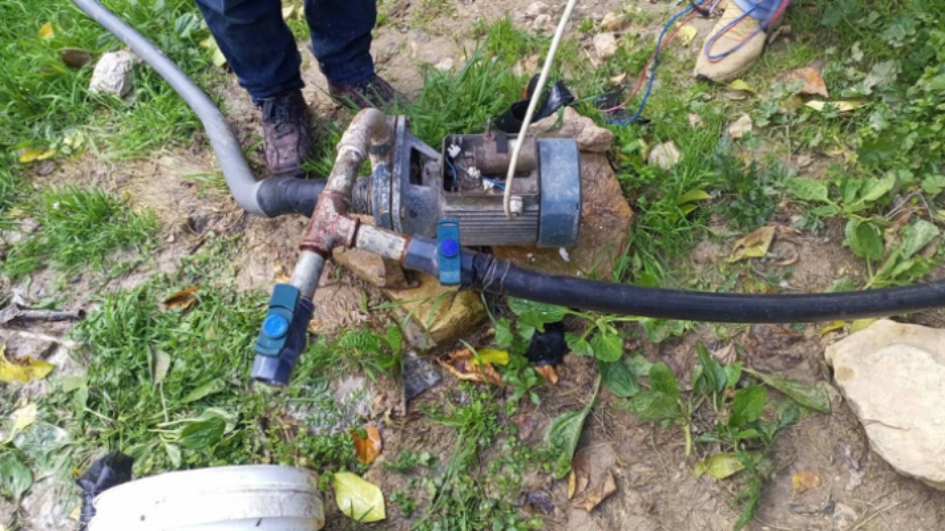 اعتداءات على خط مياه