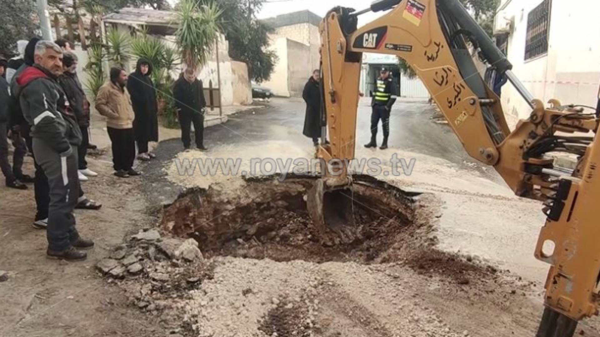 الصورة من مكان الحفرة