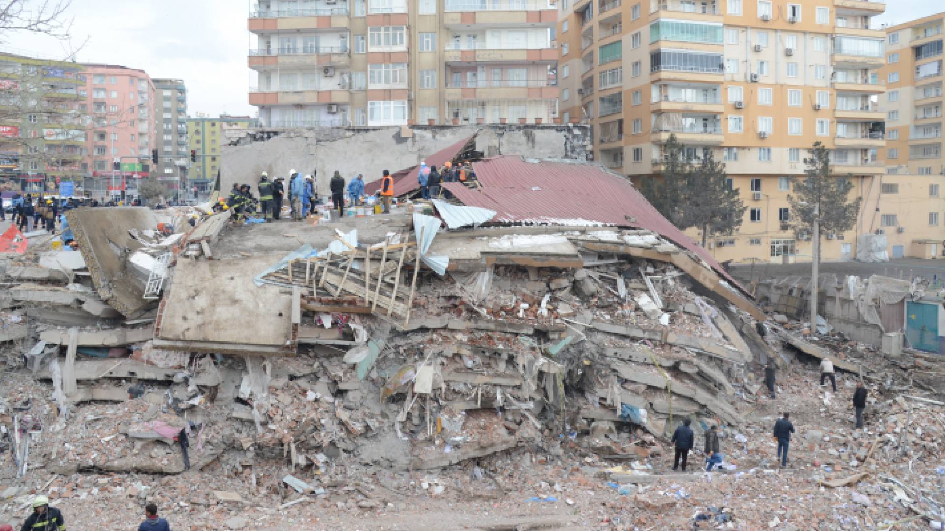 صورة من الدمار في ديار بكر بسبب الزلزال