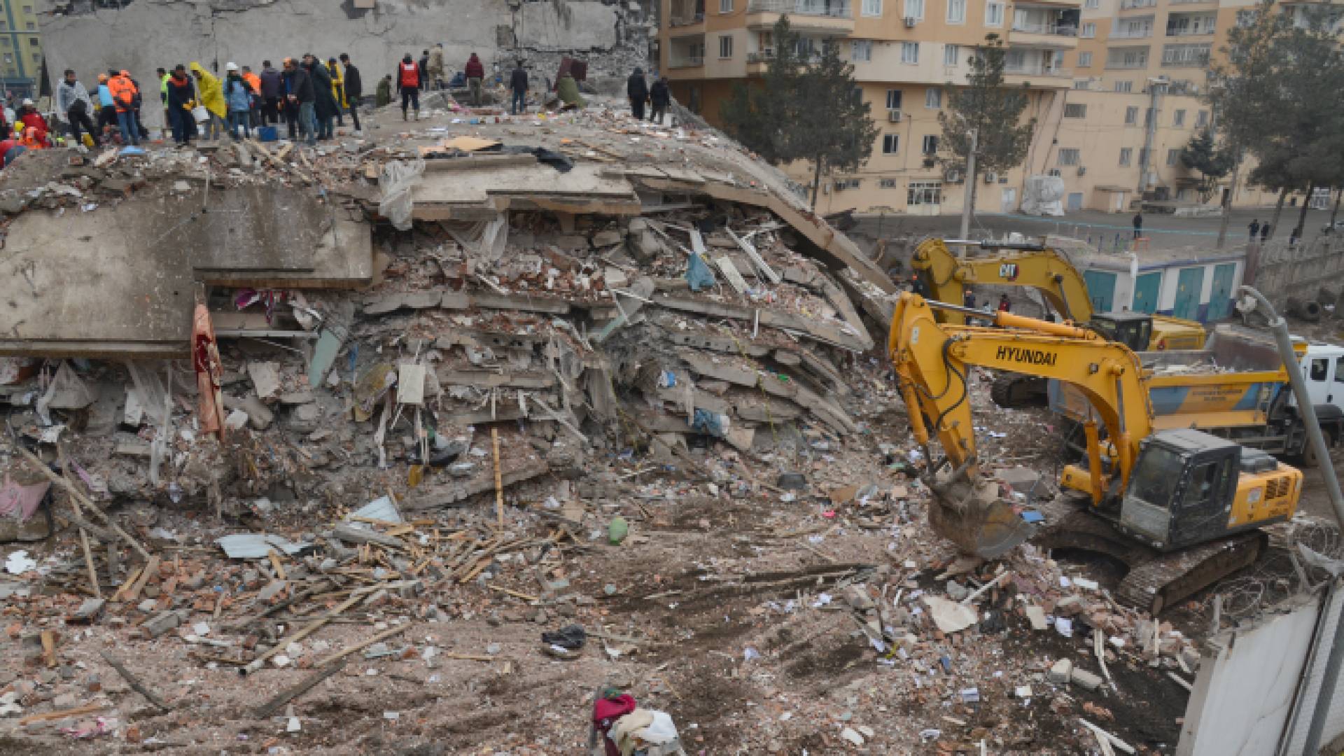 جانب من عمليات البحث عن مفقودين