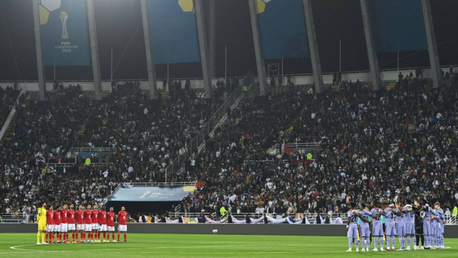 الفريقان قبل المباراة