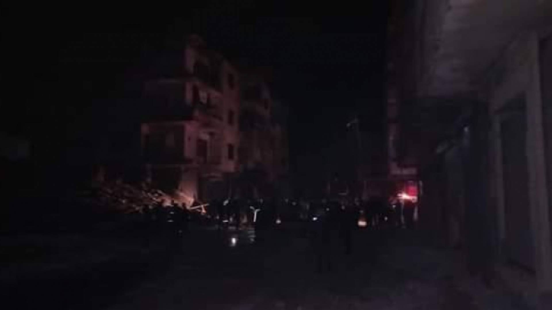 العمارة المنهارة في حرستا بريف دمشق