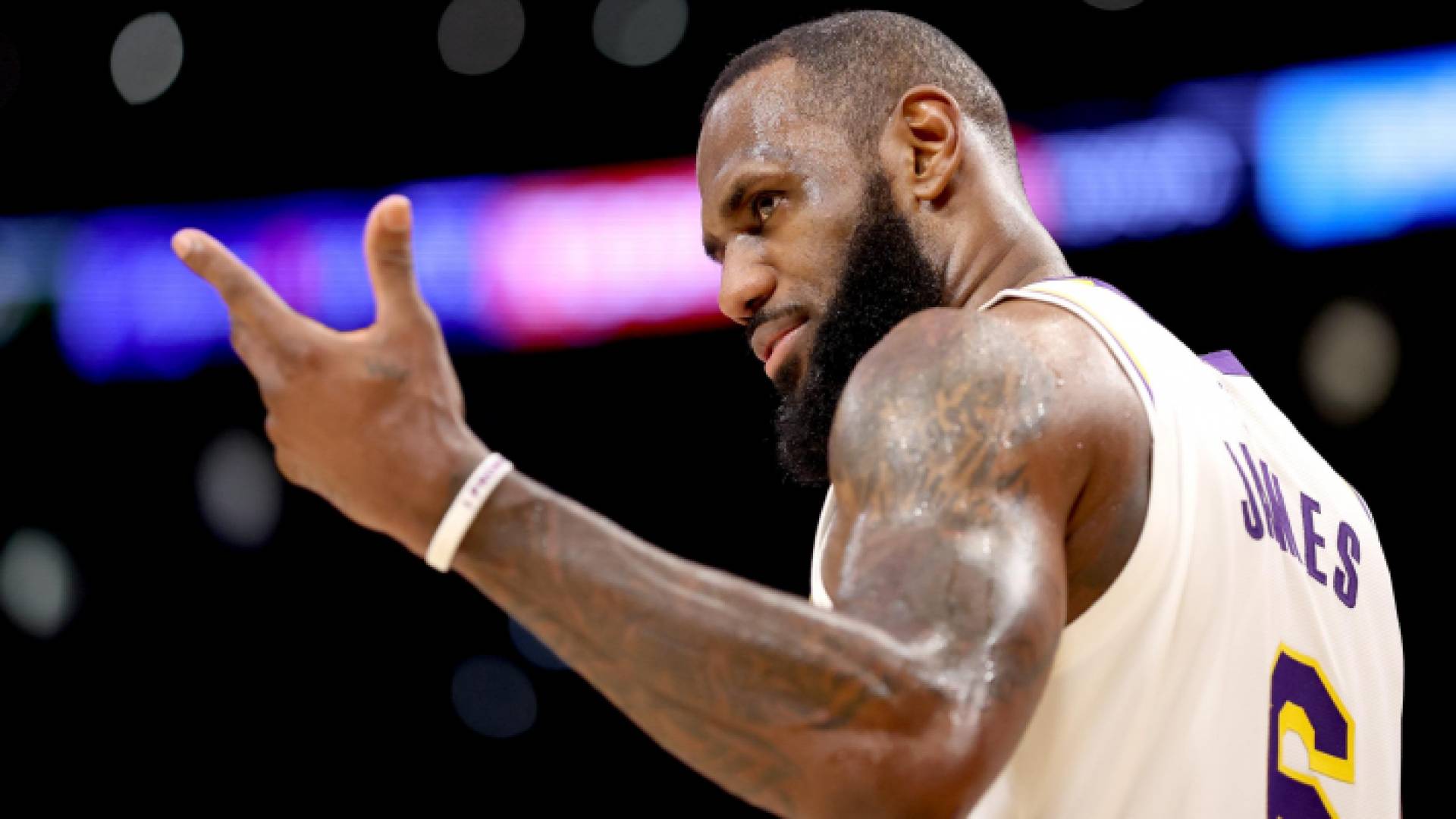 ليبرون جيمس