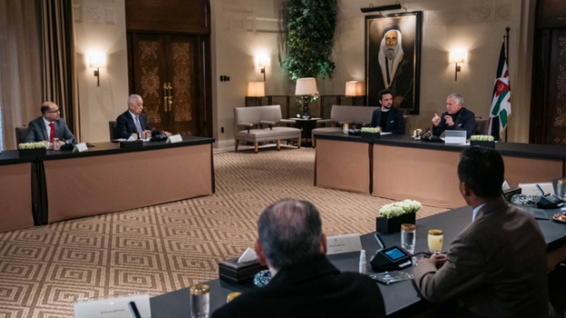 جلالة الملك عبدالله الثاني خلال لقائه أكاديميين أردنيين