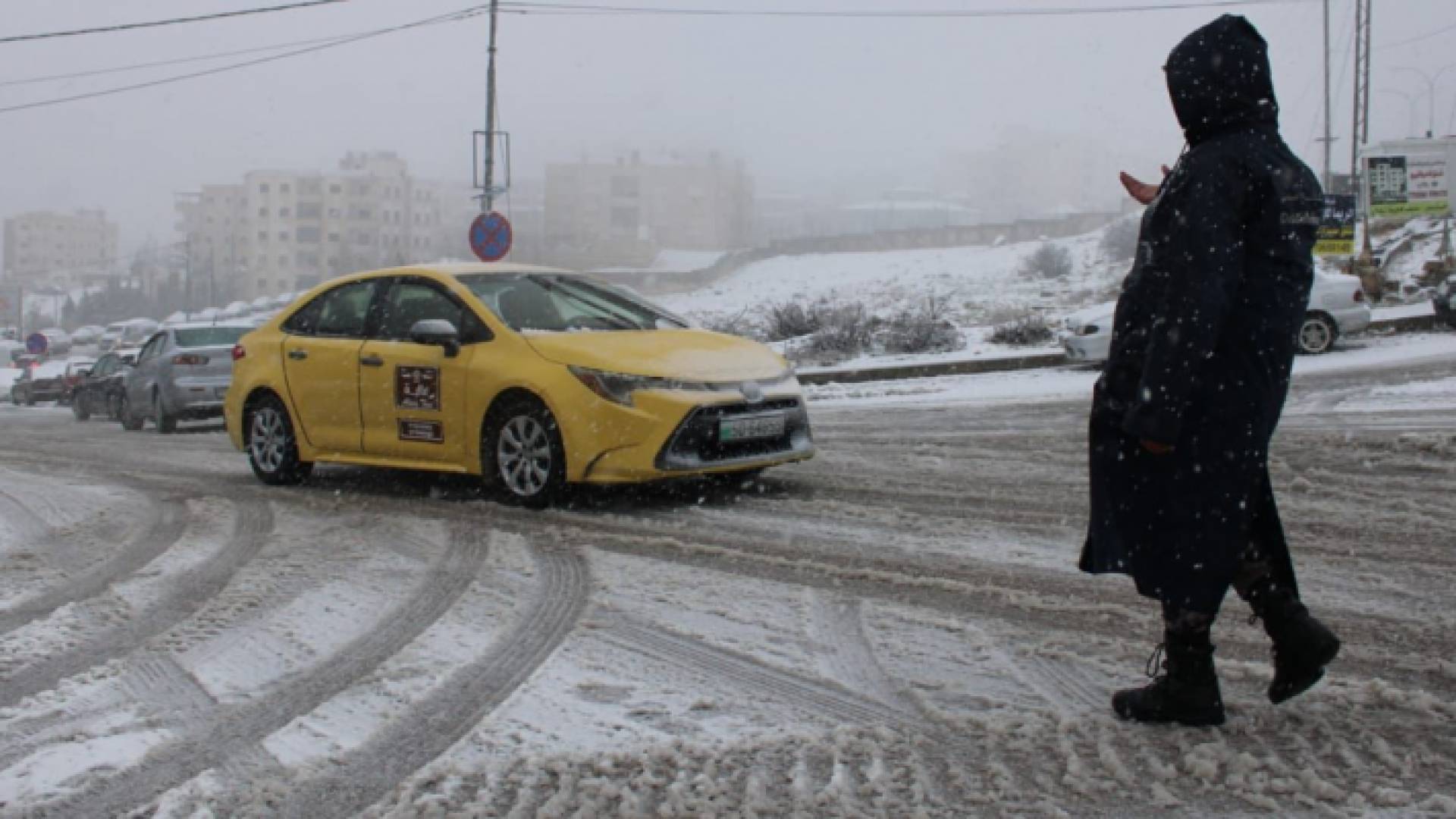 رجل أمن خلال المنخفض