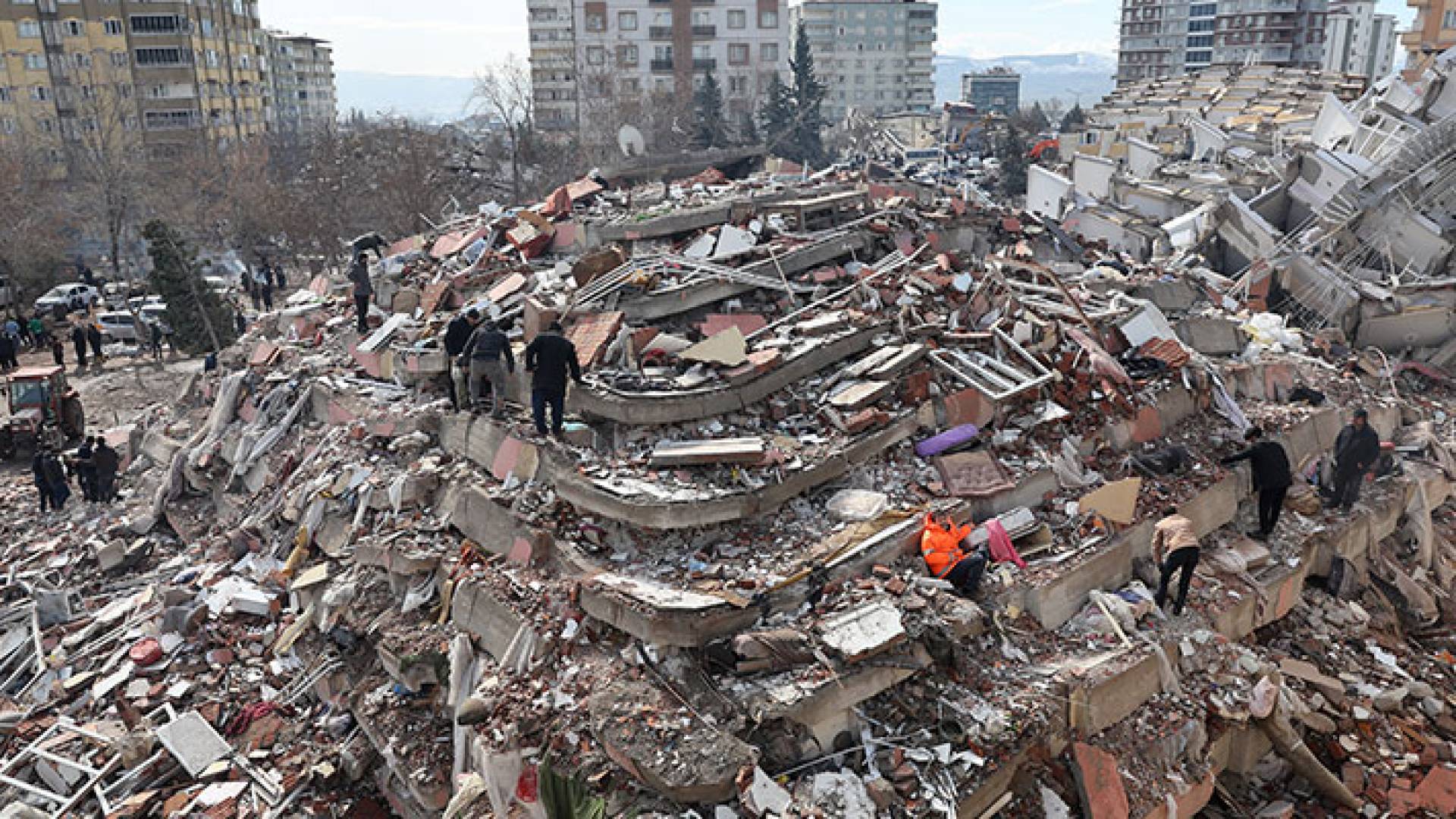 الصورة من الدمار الذي خلفه الزلزال