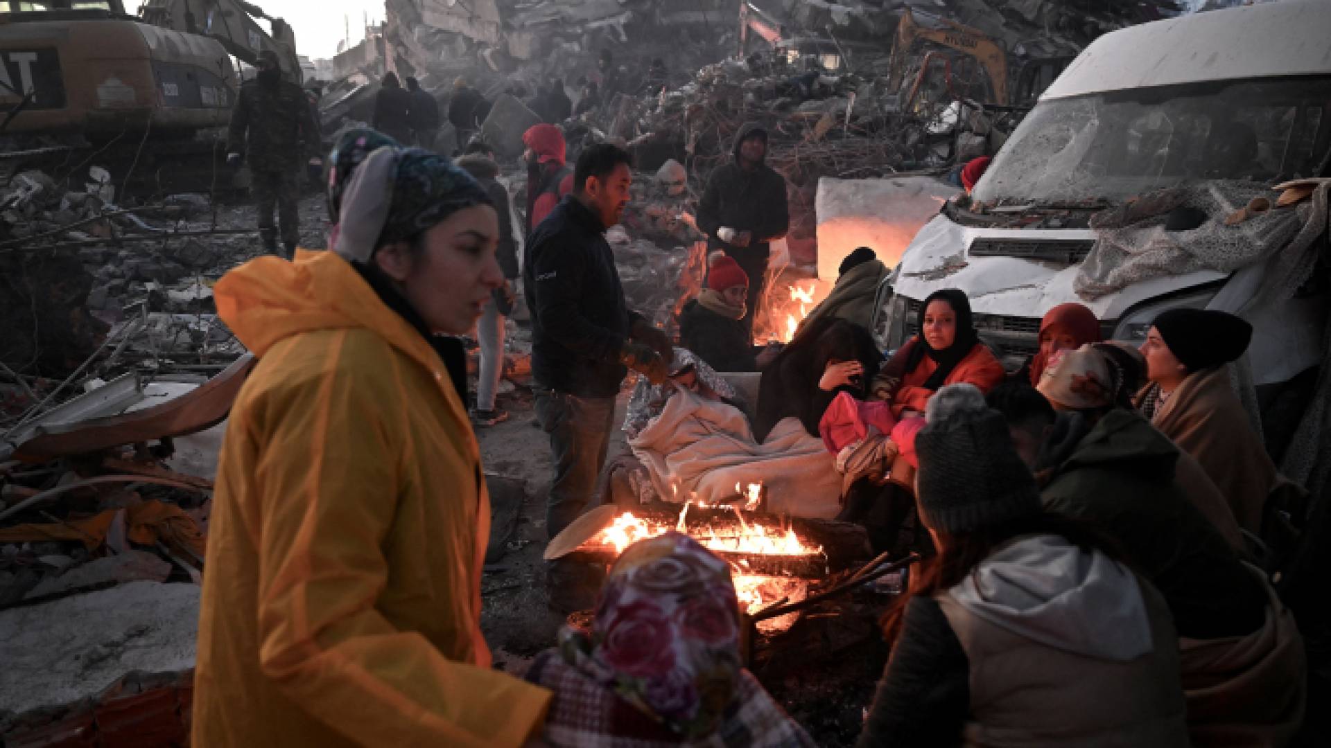 ناجون من الزلزال في تركيا