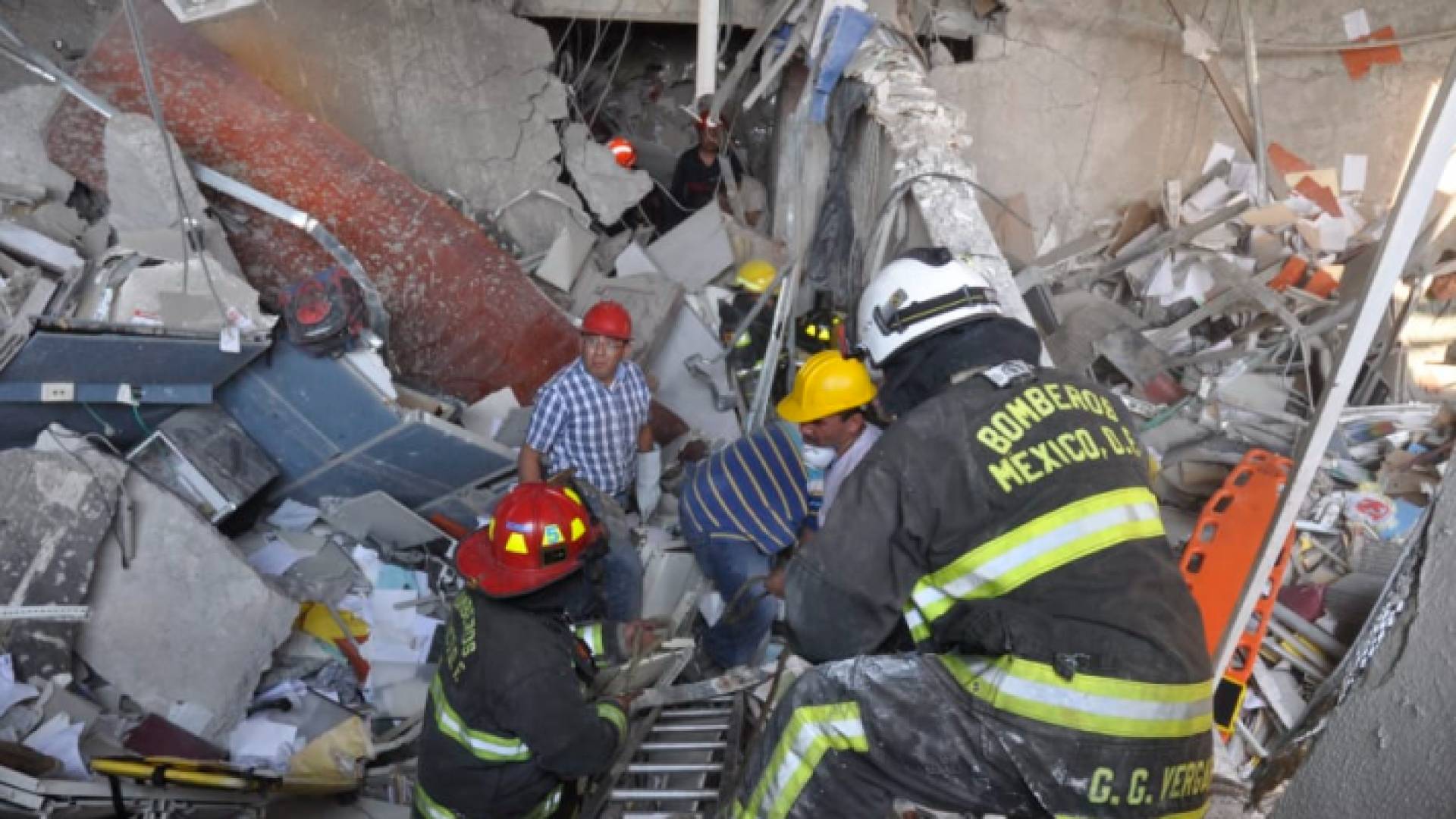 جانب من عمليات البحث والإنقاذ