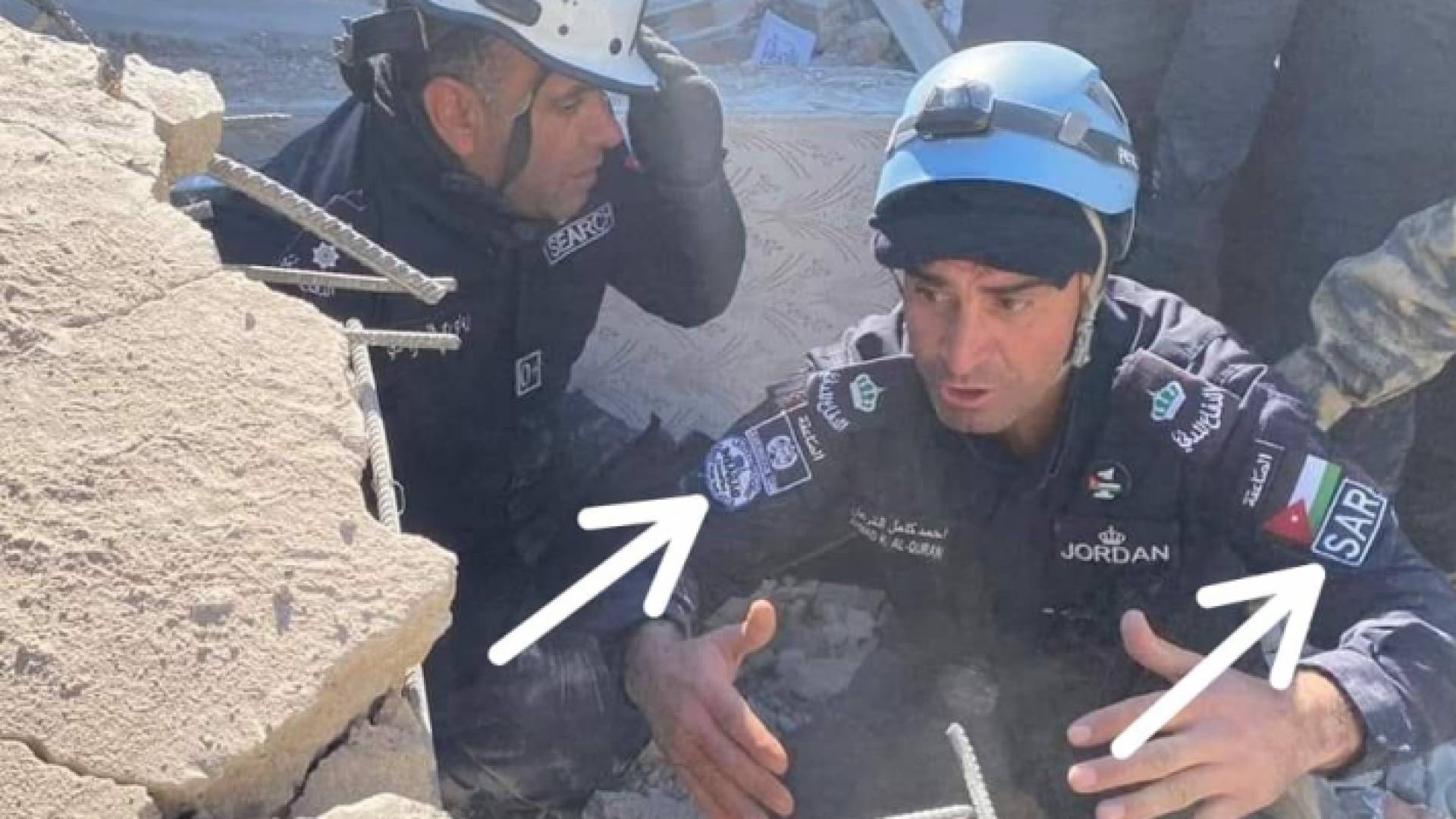 أحد طواقم فريق البحث والإنقاذ الأردني الدولي