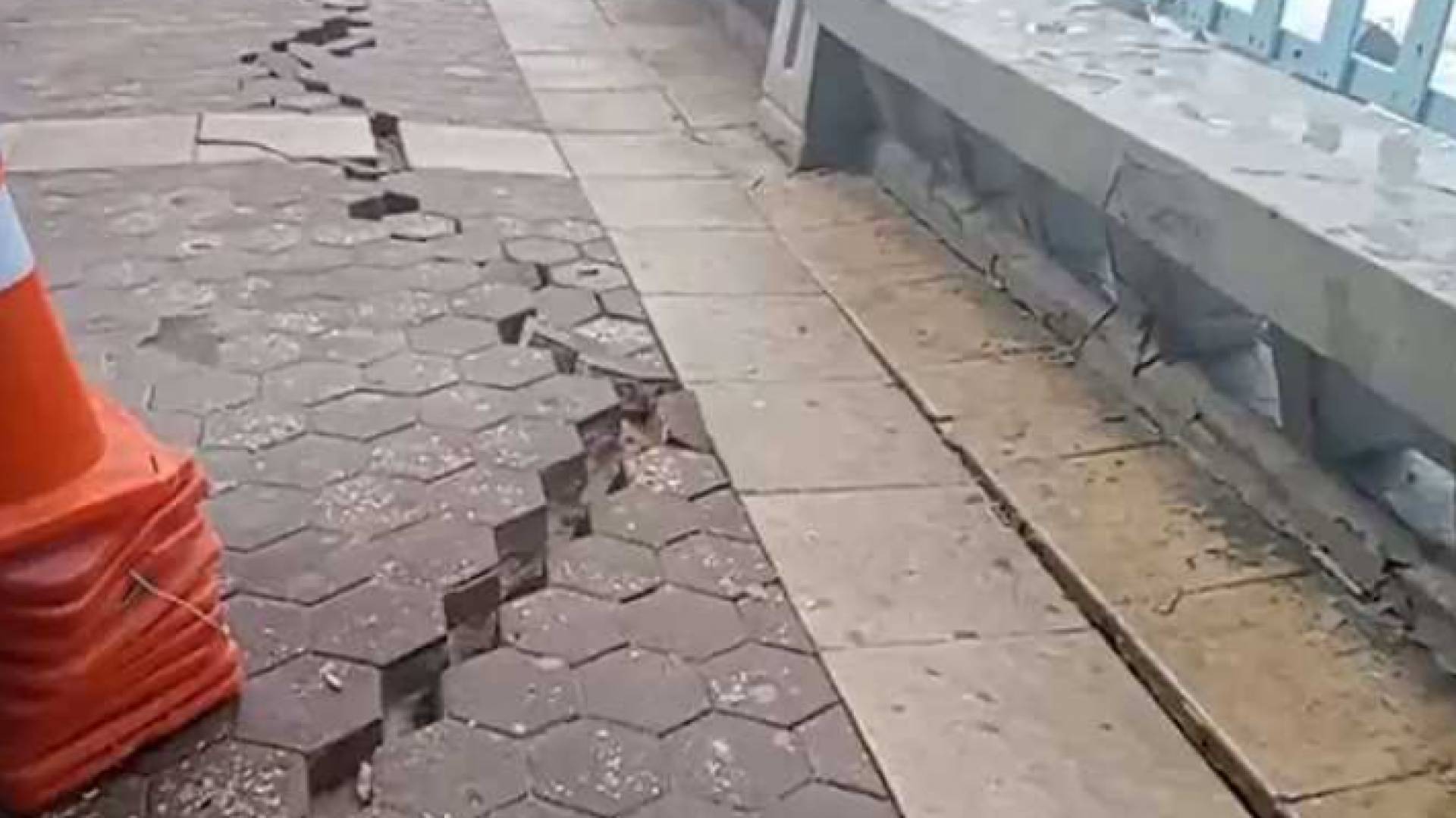 هبوط في رصيف "كورنيش الإسكندرية"