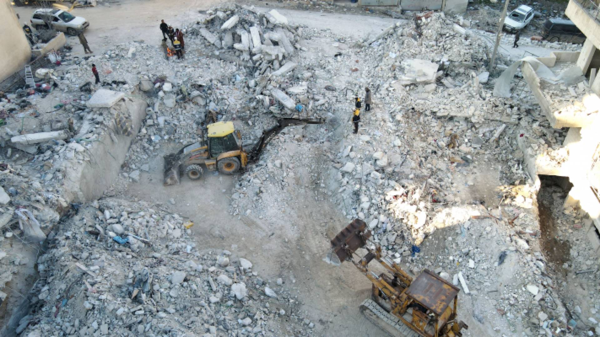 الصورة من الدمار الذي خلفه الزلزال