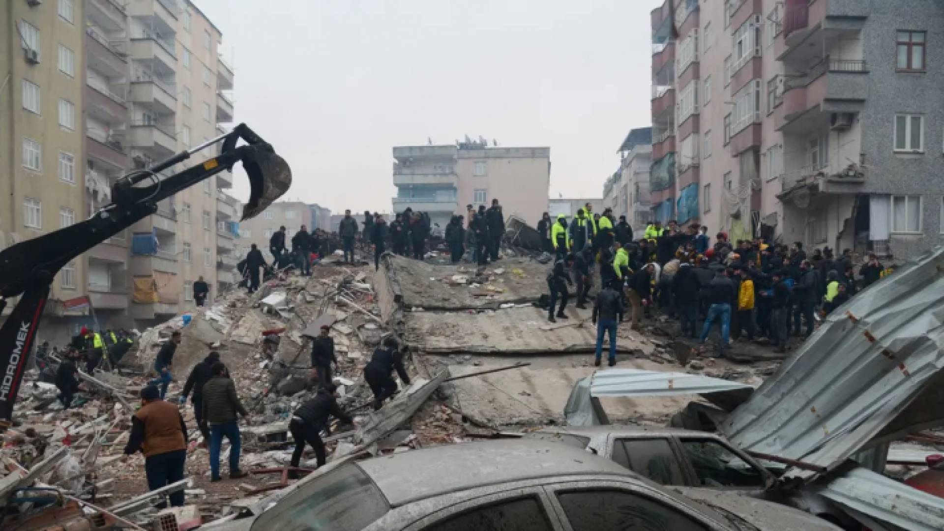 عمارة منهارة في تركيا جراء الزلزال