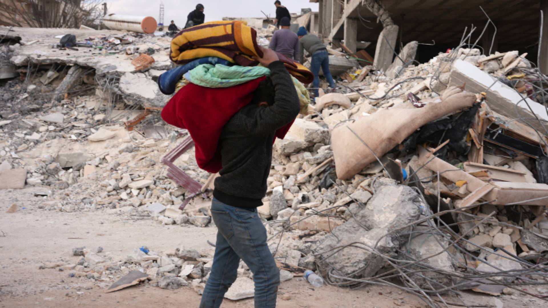 آثار الزلزال