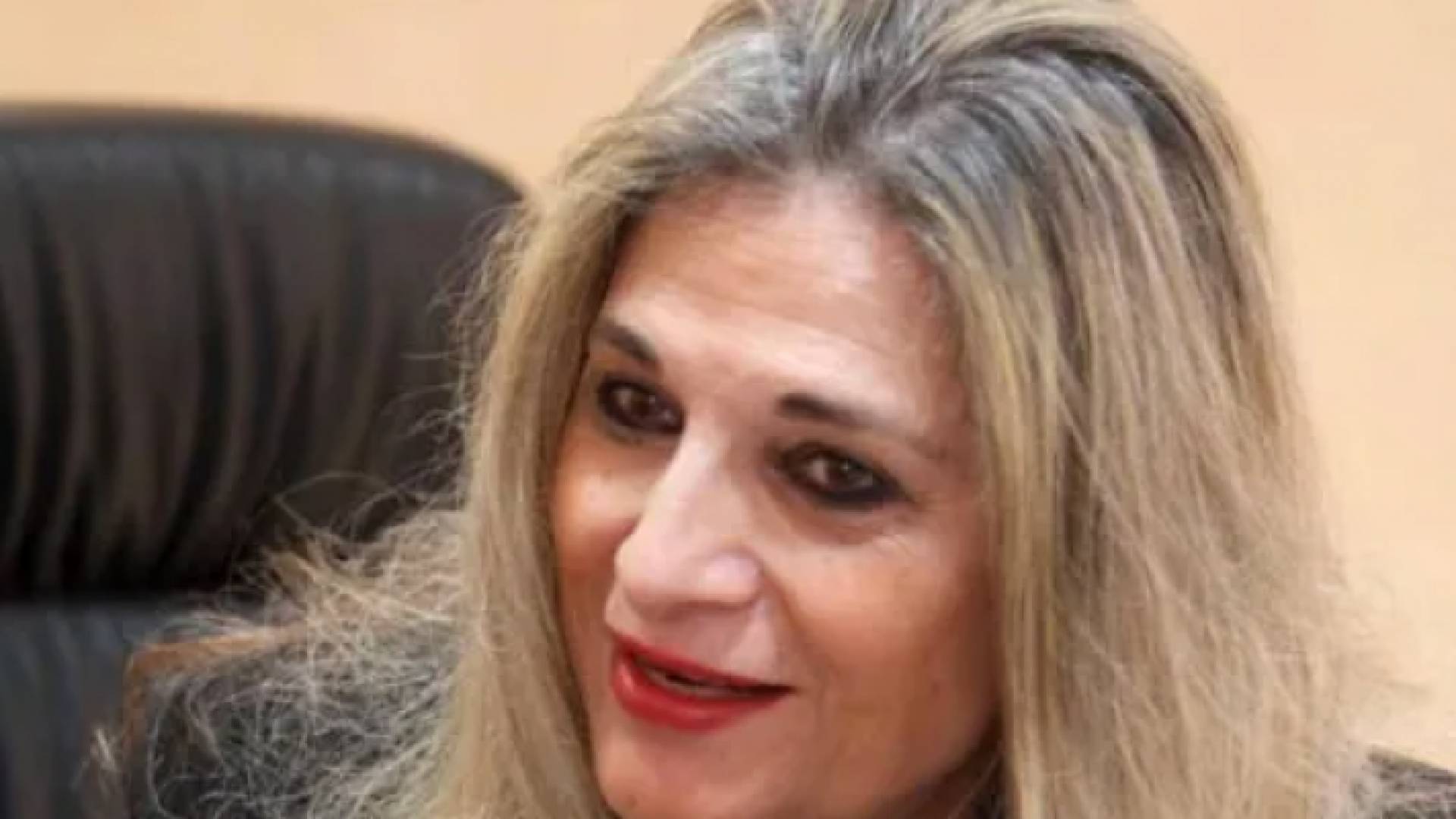 الوزيرة السابقة ناديا العالول