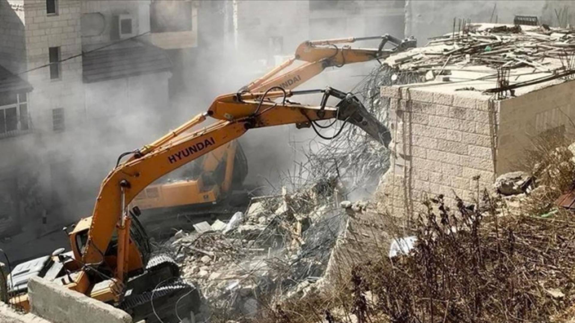 صورة أرشيفية من هدم قوات الاحتلال الإسرائيلي لمنزل عائلة فلسطينية