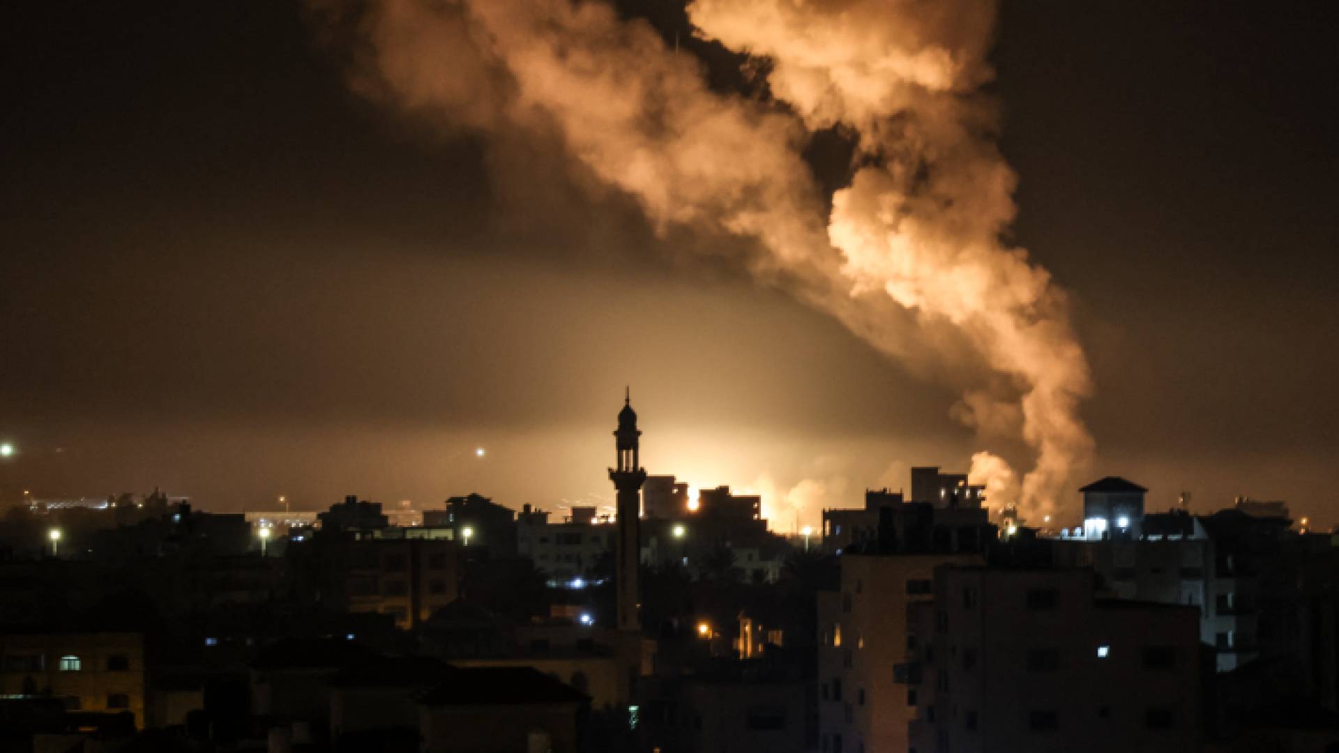 الصورة من قصف الاحتلال لمواقع في قطاع غزة