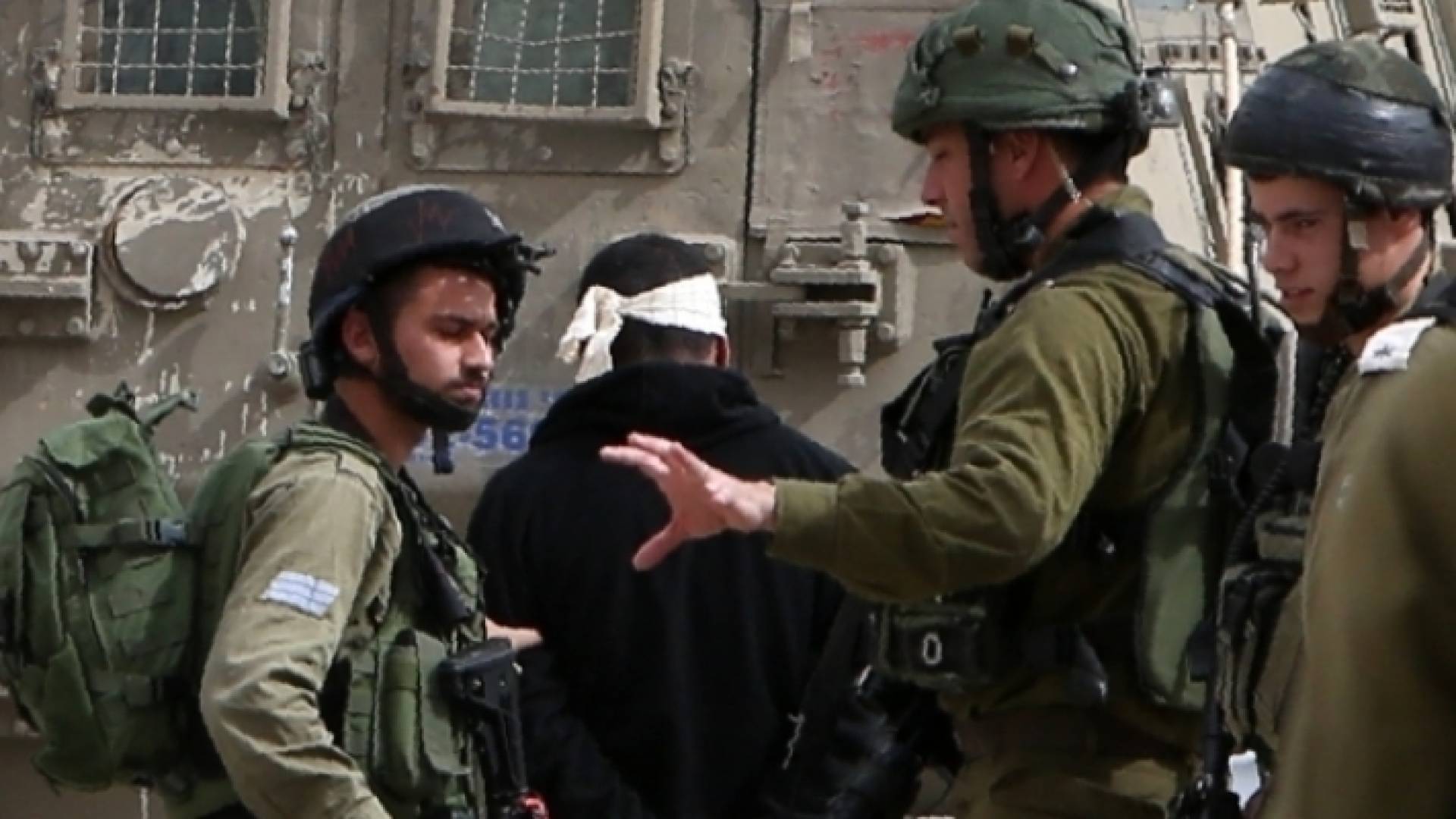 جيش الاحتلال يعتقل فلسطينيا - أرشيفية
