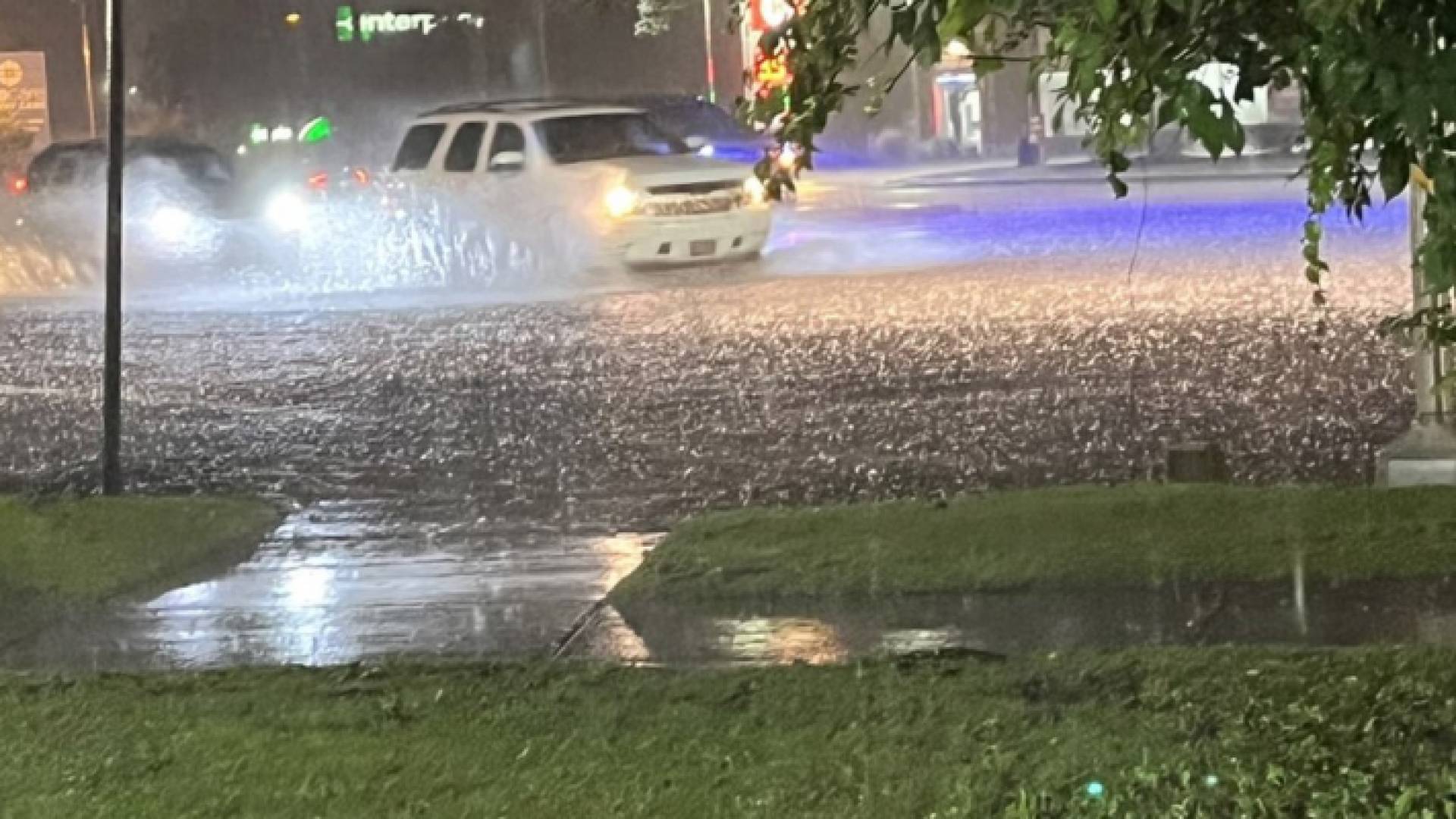 مسؤولون يحذرون من أن استعادة الشبكة قد تستغرق أياما عدة