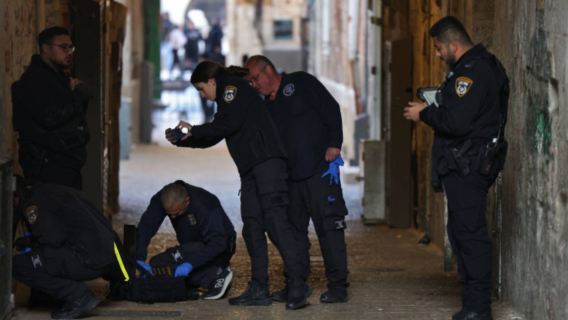 شرطة الاحتلال الإسرائيلي من مكان وقوع عملية الطعن