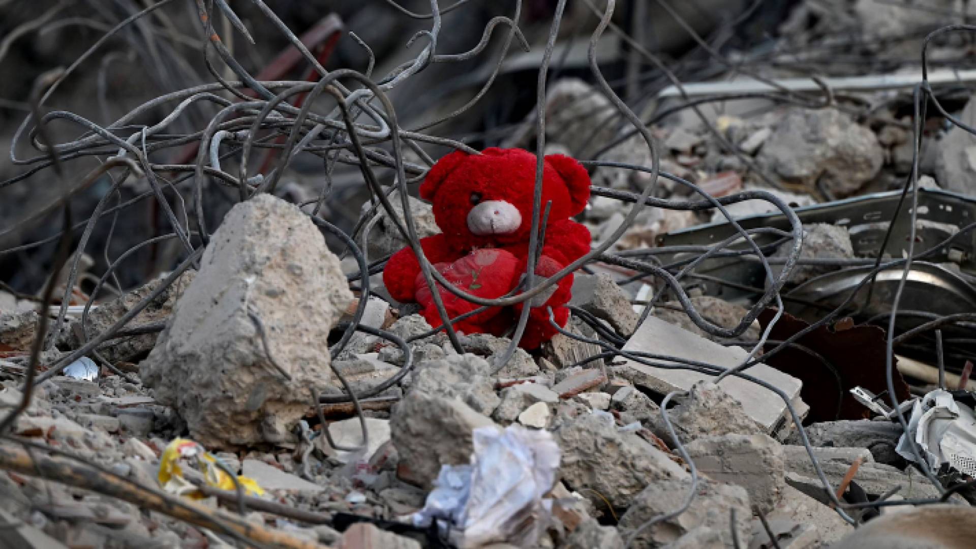 آثار الزلزال