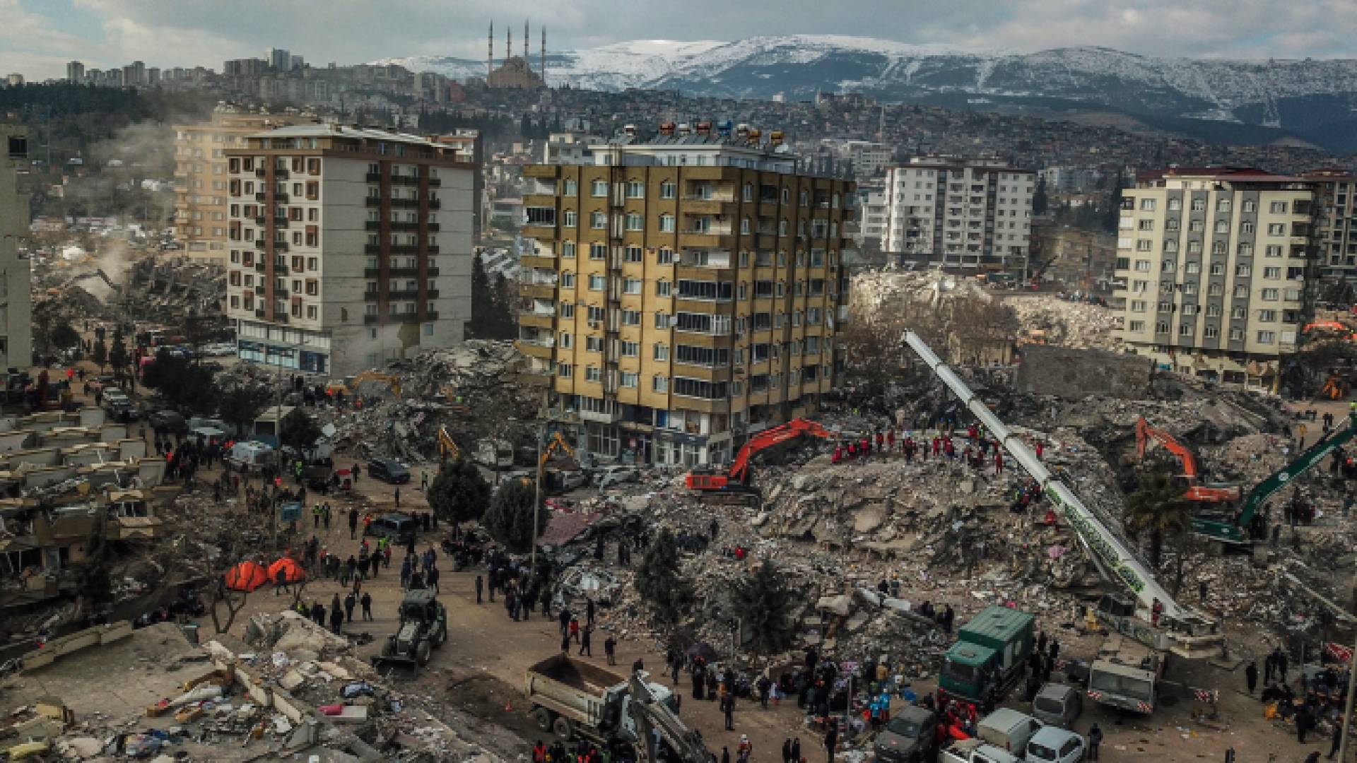 آثار الزلزال المدمر في تركيا