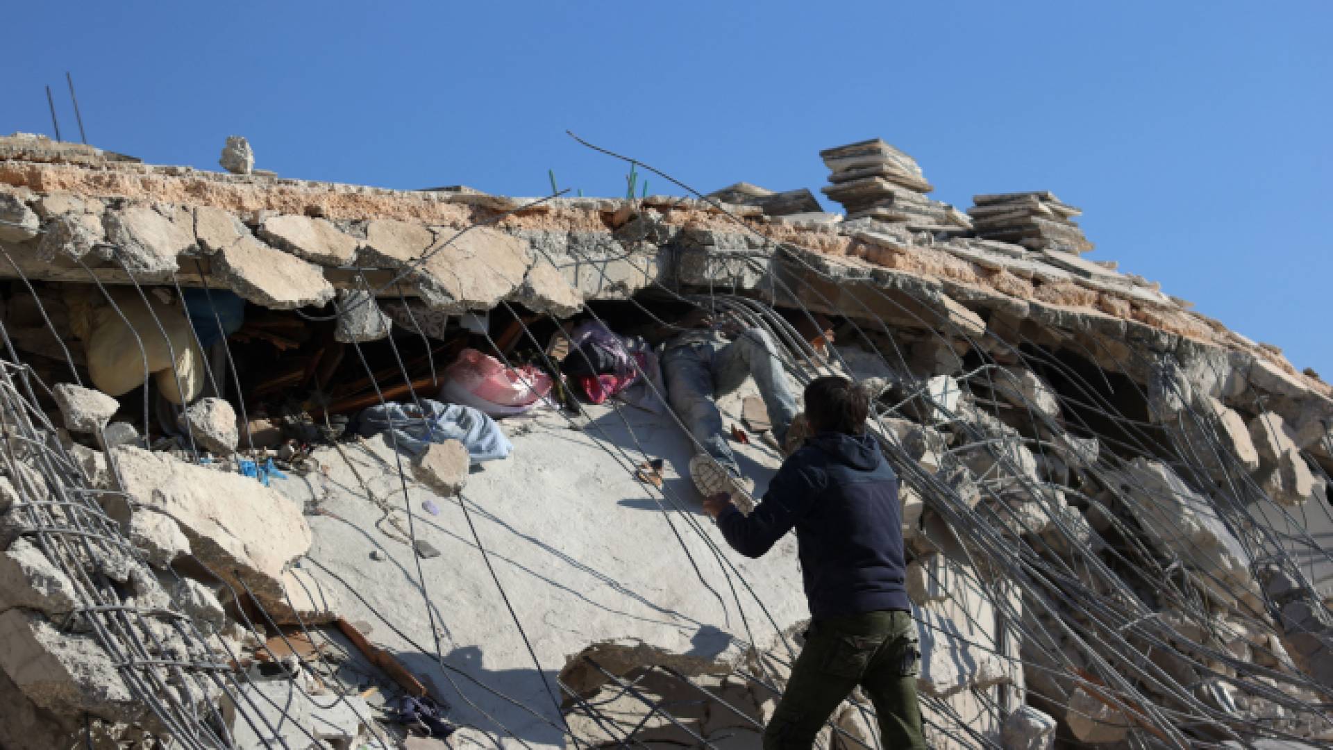 آثار الزلزال