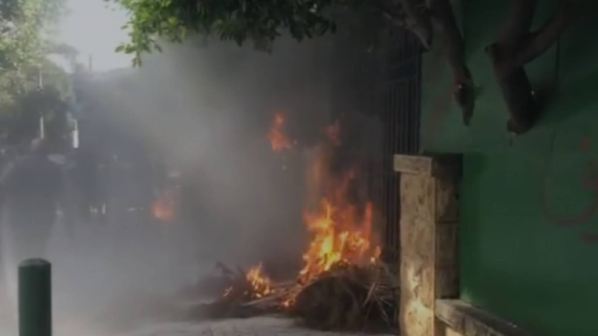 إضرام النار أمام منزل رئيس جمعية المصارف سليم صفير