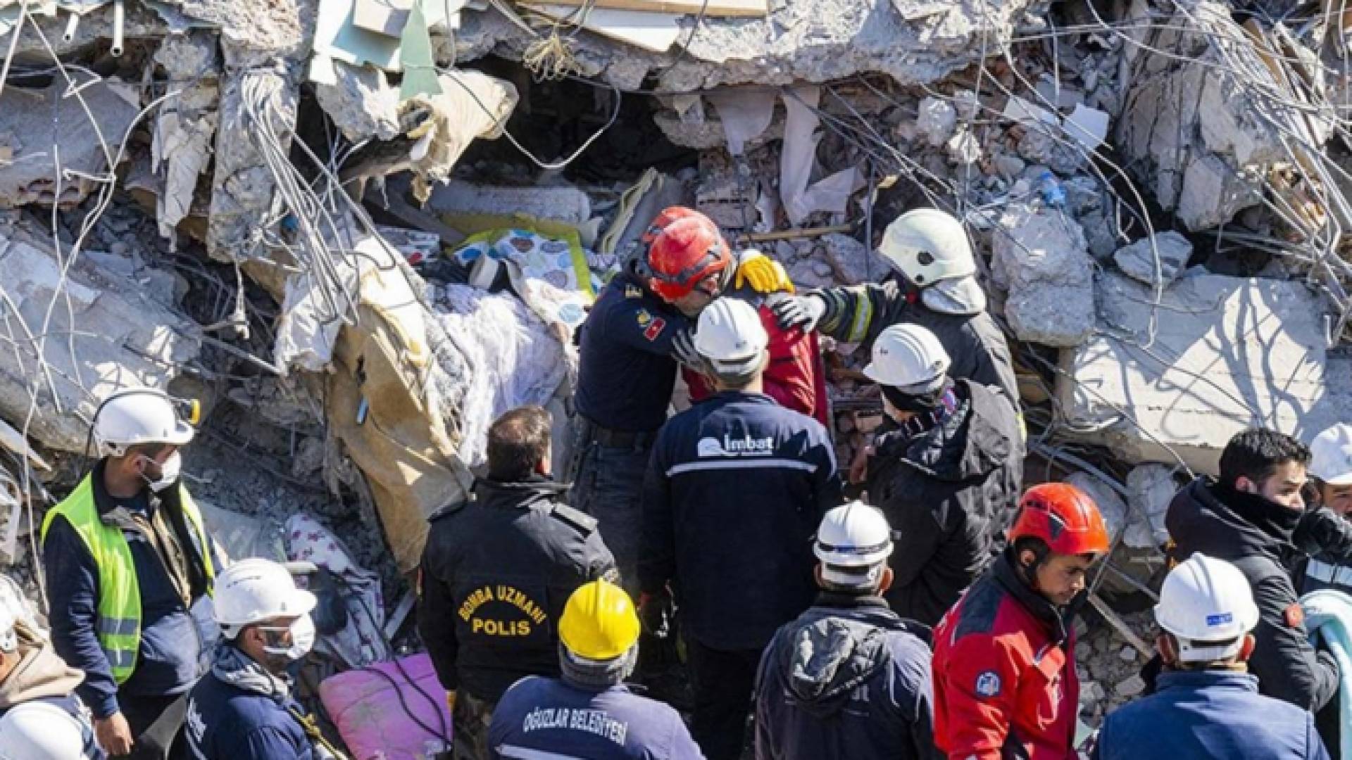 فرق الإنقاذ التركية