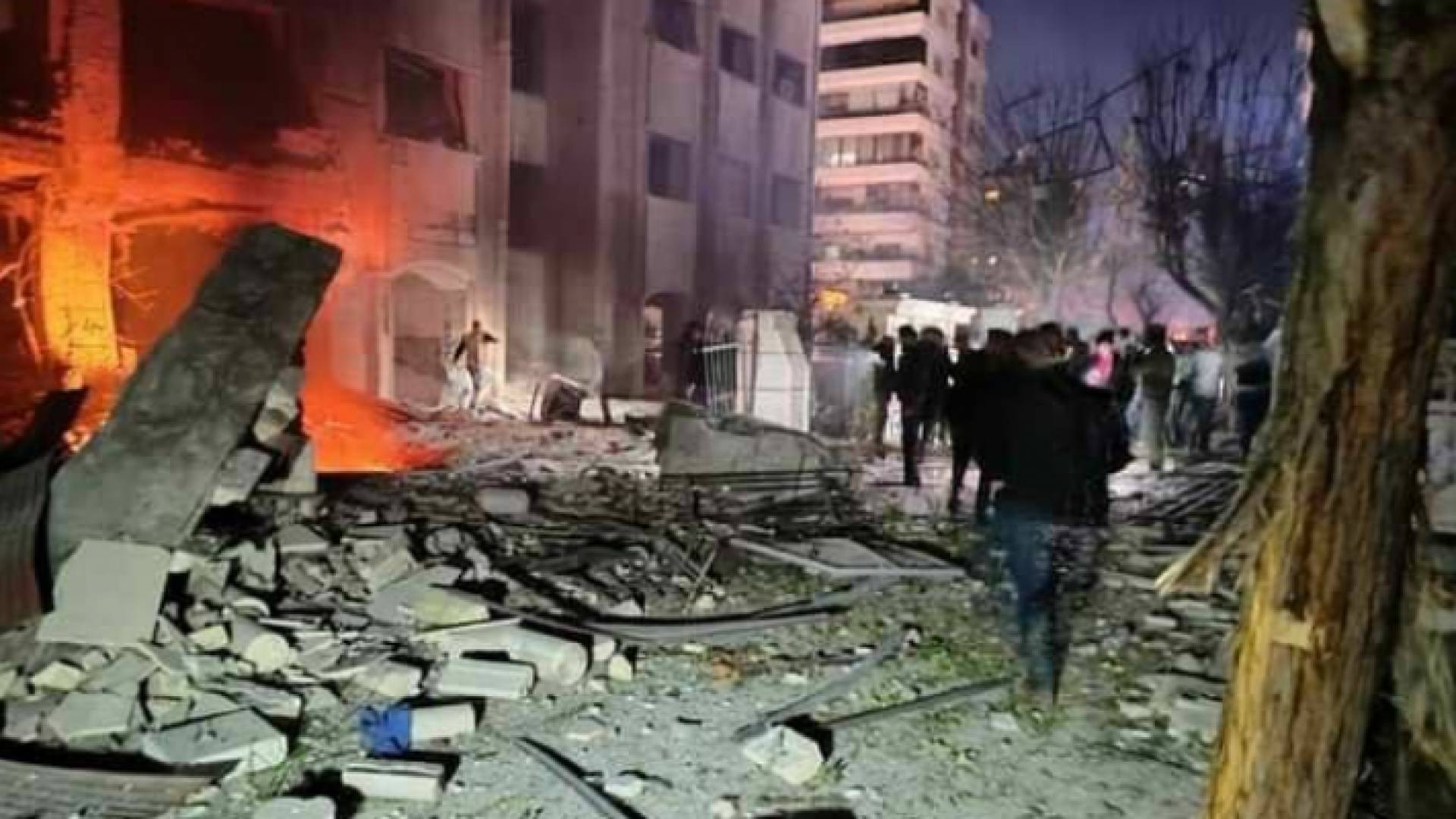 صورة لبناية سكنية تعرضت للقصف