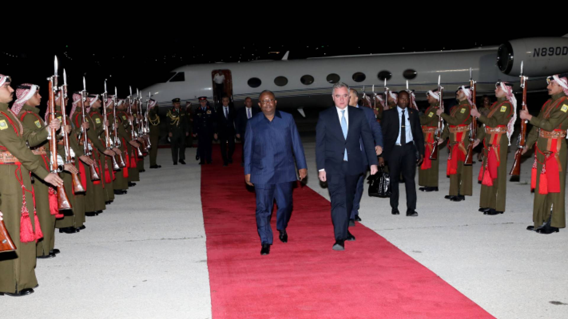 وزير الشباب محمد النابلسي في استقبال الرئيس الغيني بيساو عمر سيسكو إمبالو في مطار ماركا العسكري