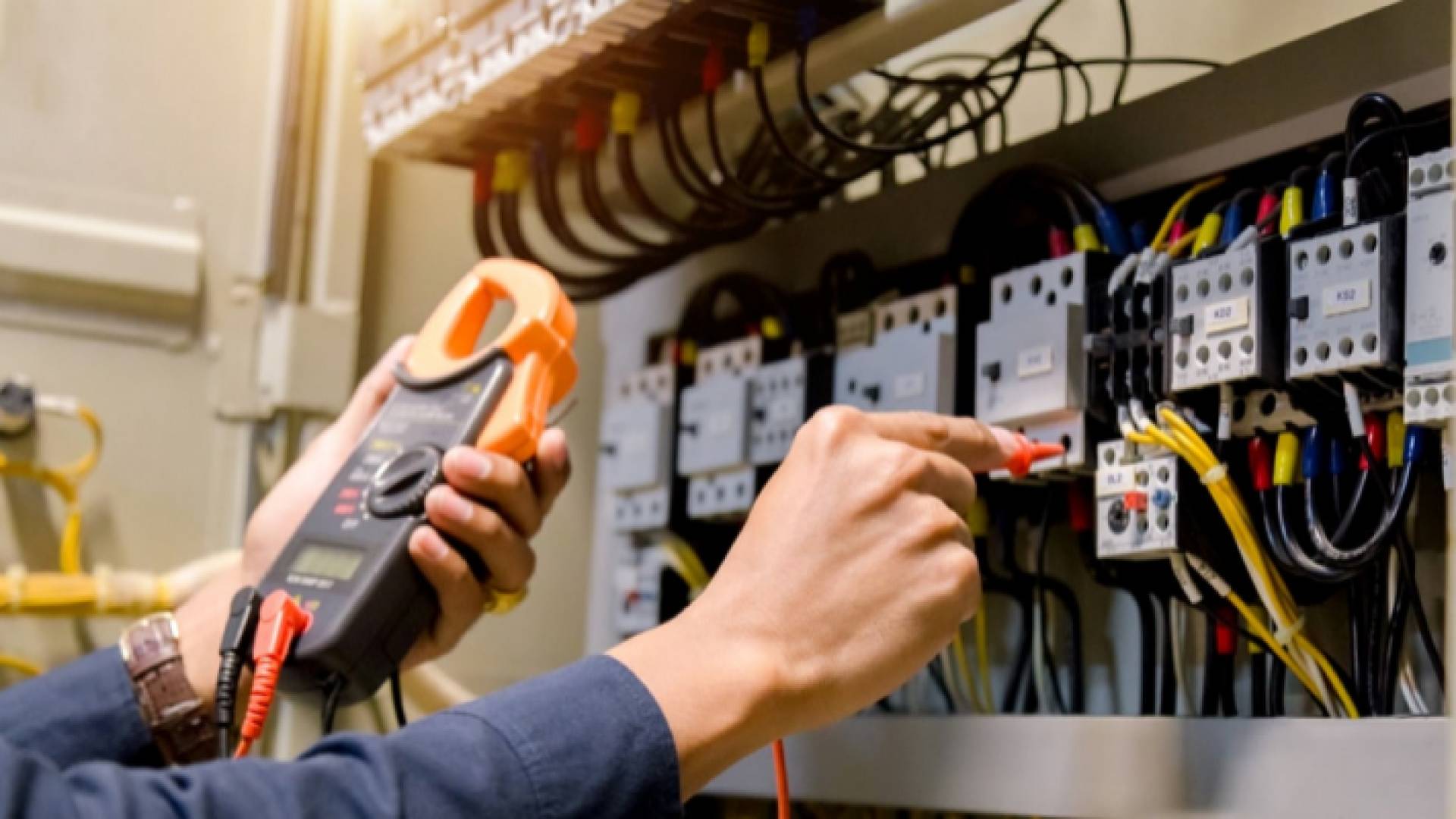 عامل صيانة كهرباء