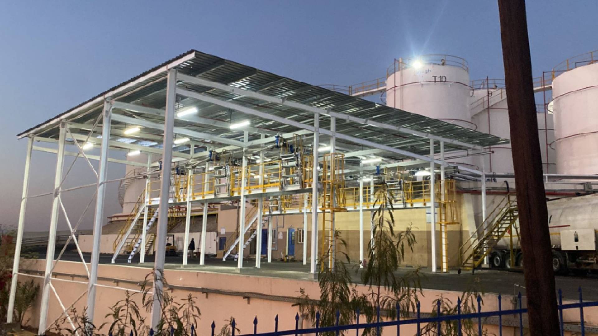 انتهاء أعمال توسعة منصة تحميل الصهاريج القديمة بمنصة تحميل جديدة