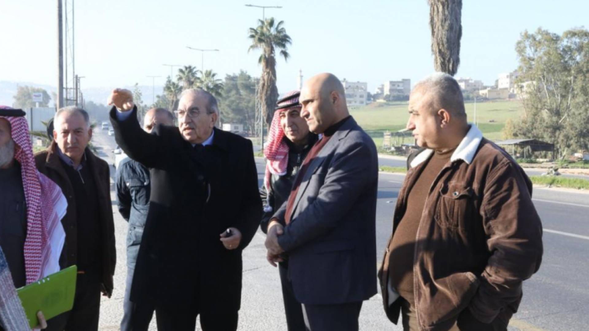 وزير الأشغال العامة المهندس ماهر أبو السمن أثناء تفقد طريق عمان جرش