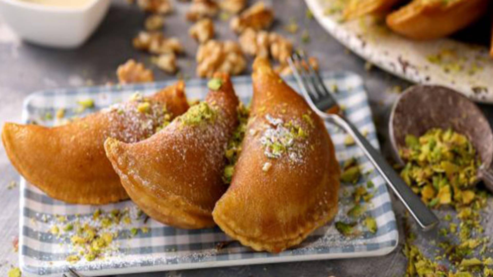 قطايف - تعبيرية