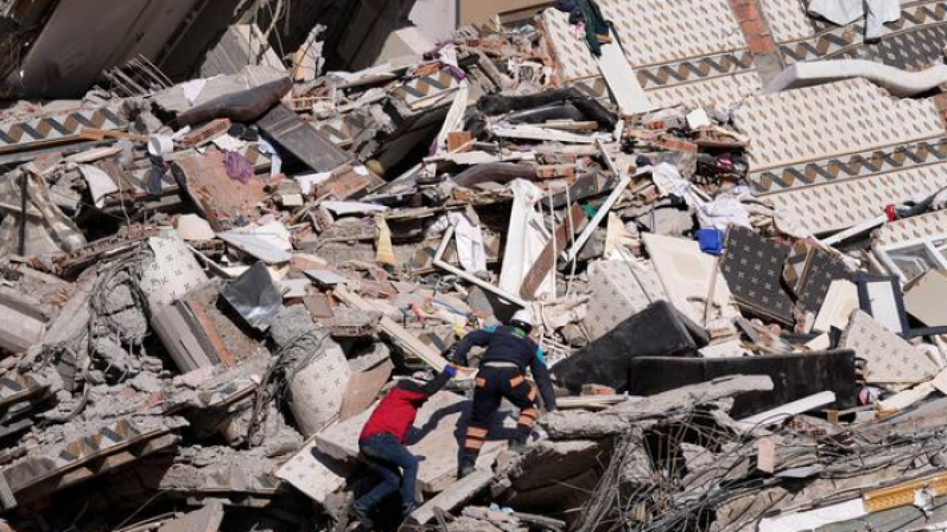 أنقاض منازل بعد زلزال تركيا وسوريا