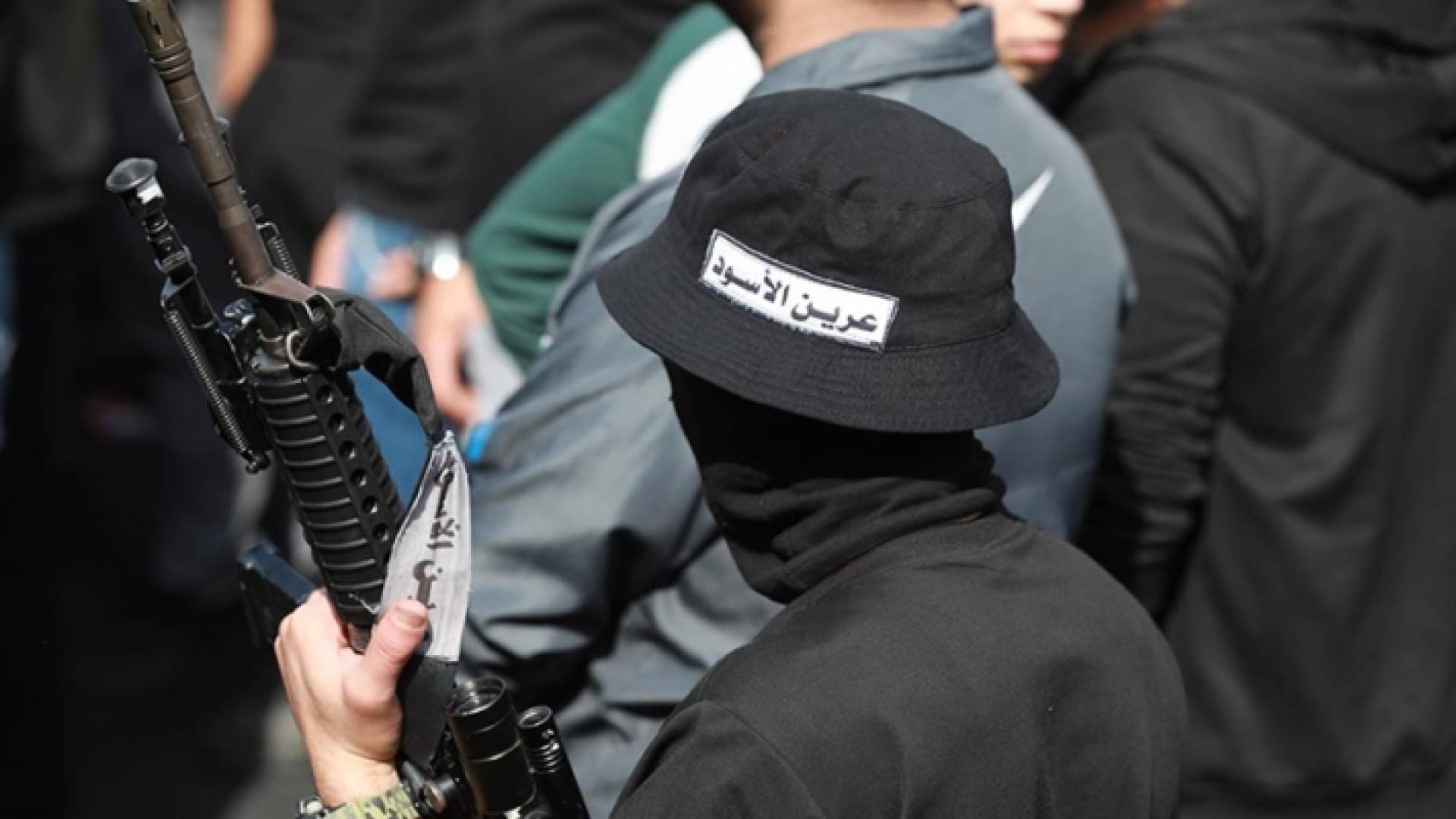 أحد أفراد مجموعة عرين الأسود