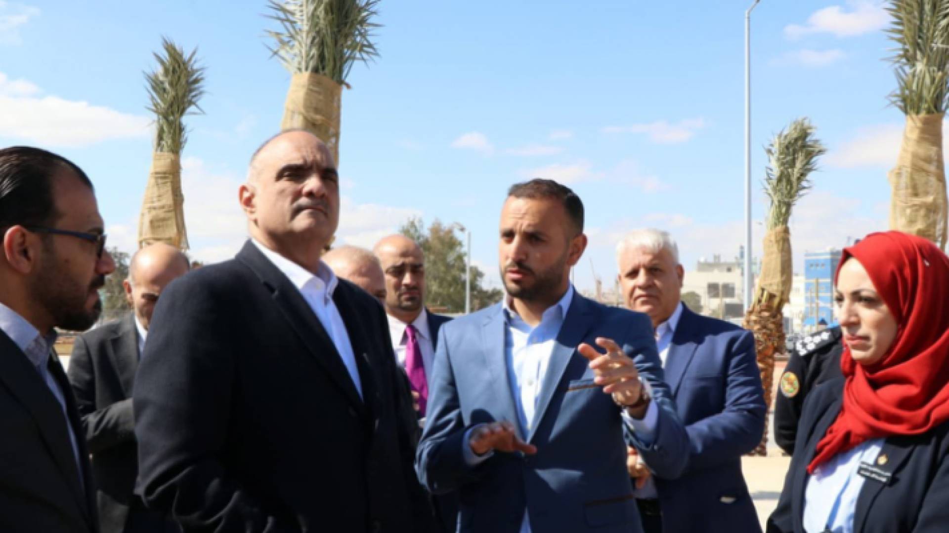 رئيس الوزراء بشر الخصاونة يتفقد مشروع الحديقة البيئية في محافظة الزرقاء