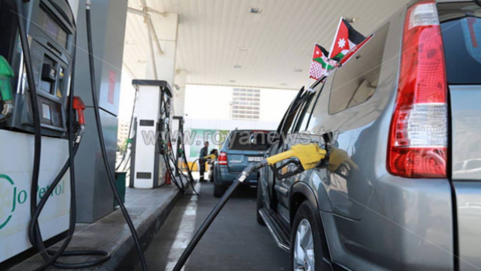 مركبات في محطة وقود