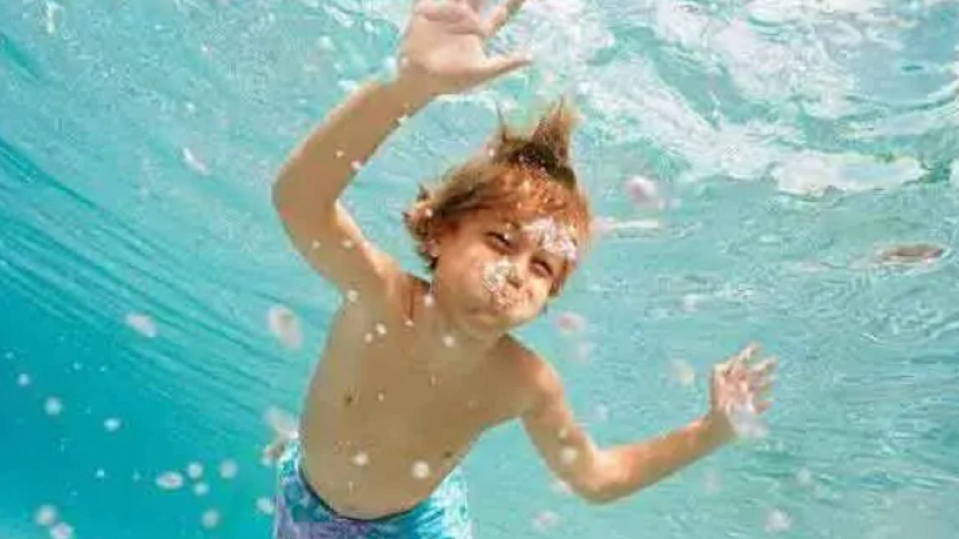 صورة تعبيرية لطفل يغرق