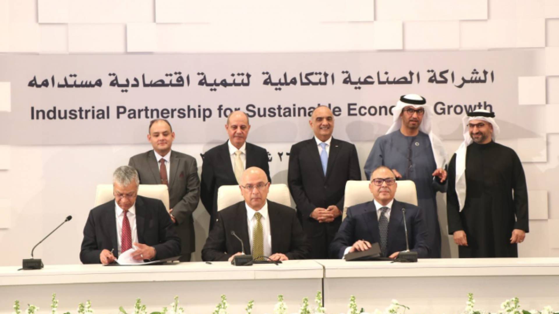 الخصاونة خلال حفل توقيع الاتفاقيات