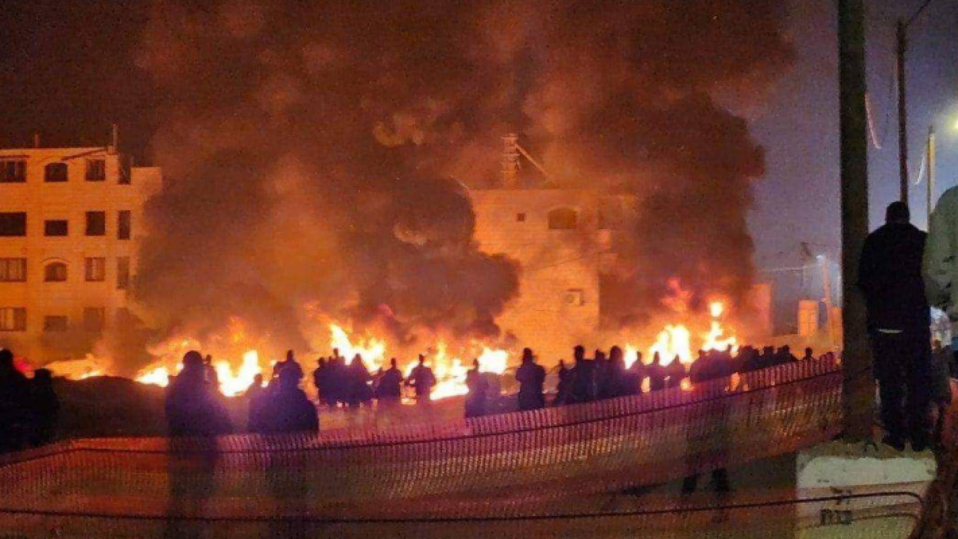 جانب من هجوم المستوطنين على بلدة حوارة جنوبي نابلس